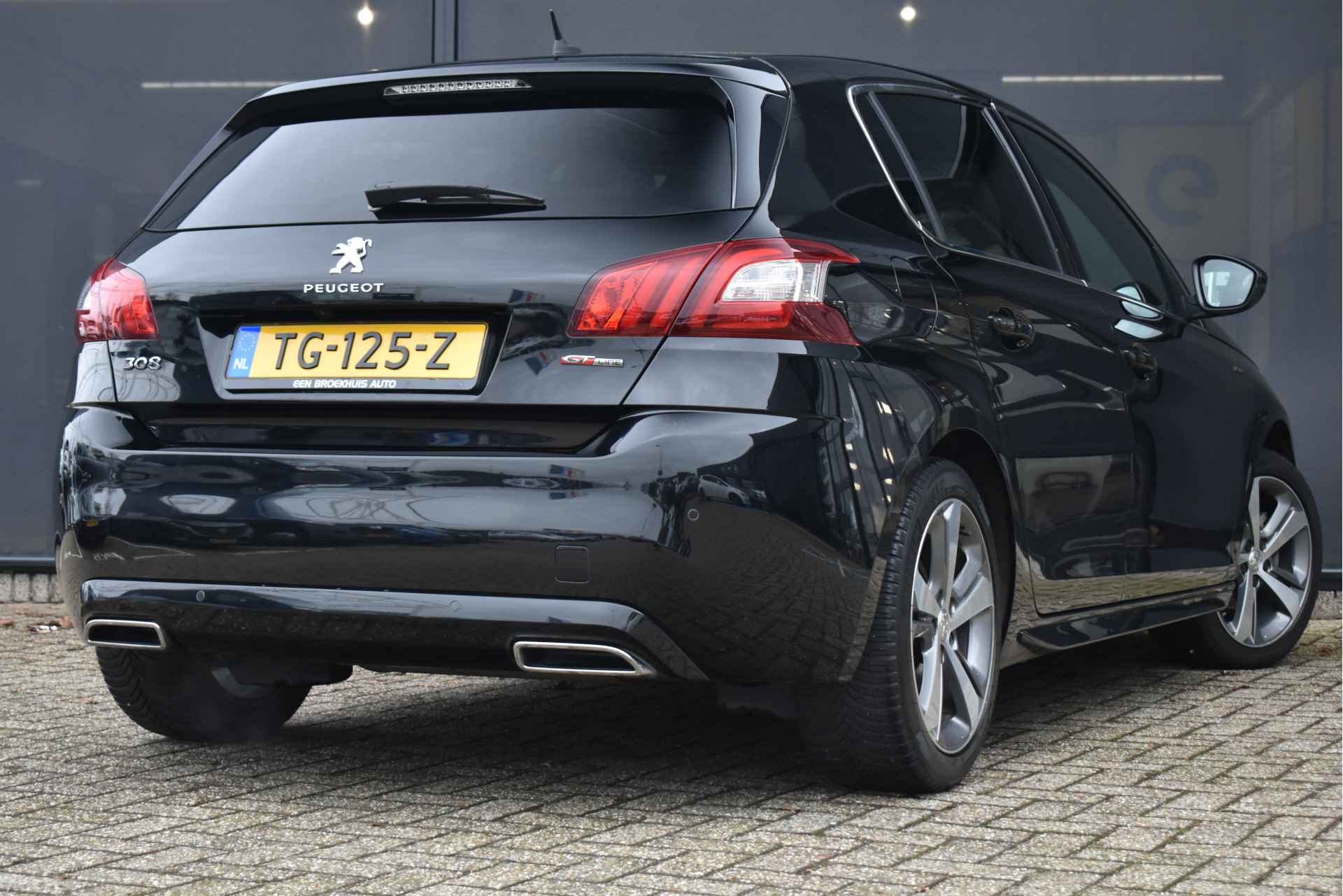 Peugeot 308 1.2 PureTech GT-line 130pk | Panoramadak | Achteruitrijcamera | Dealeronderhouden | Full-LED | Climate Control | Navigatie | Par - 3/52