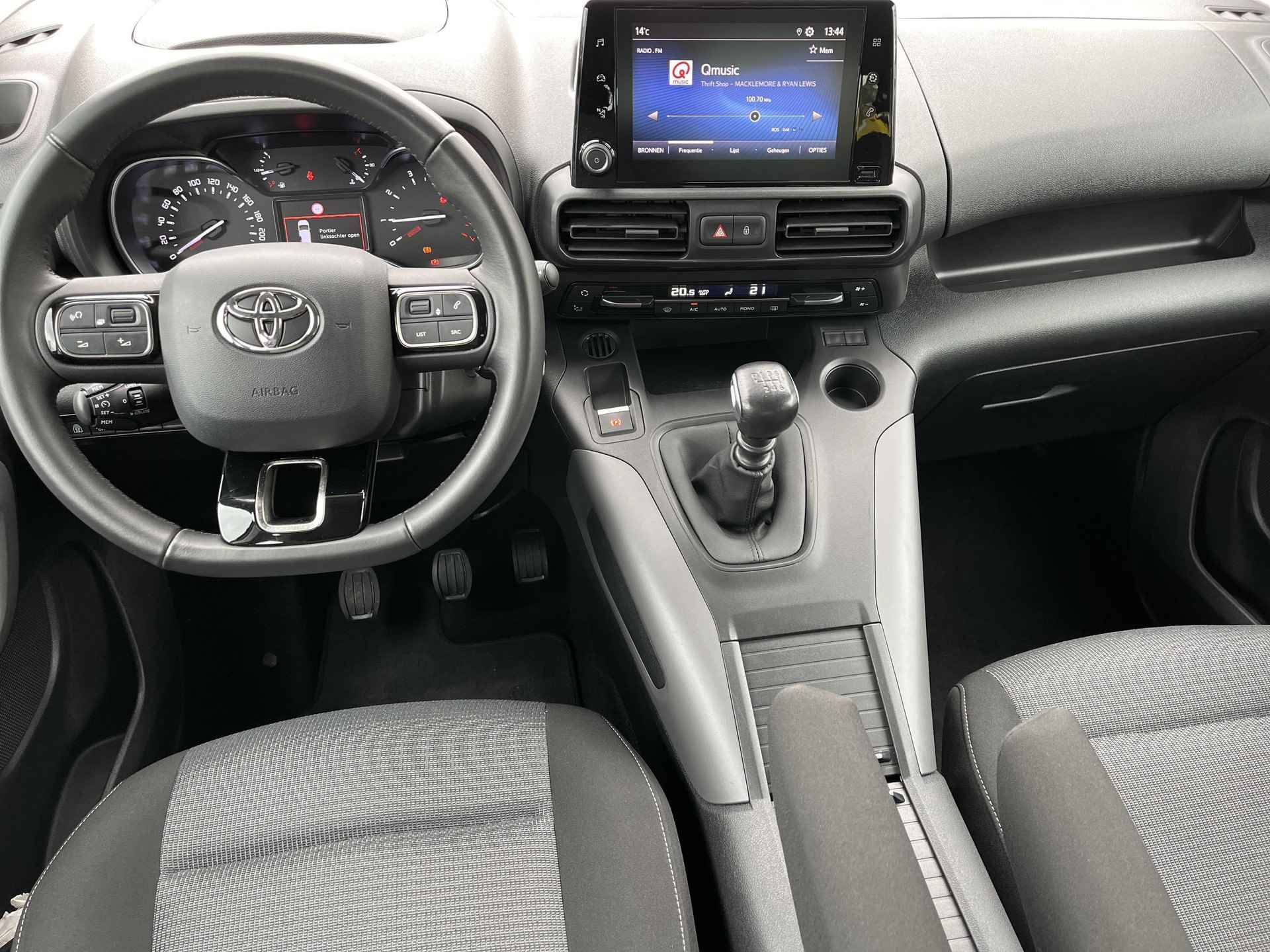 Toyota PROACE CITY Verso 1.2 Turbo Live | Carplay | Stoelverwarming | Parkeersensoren | Licht metalen velgen | Automatische airco | - 11/27