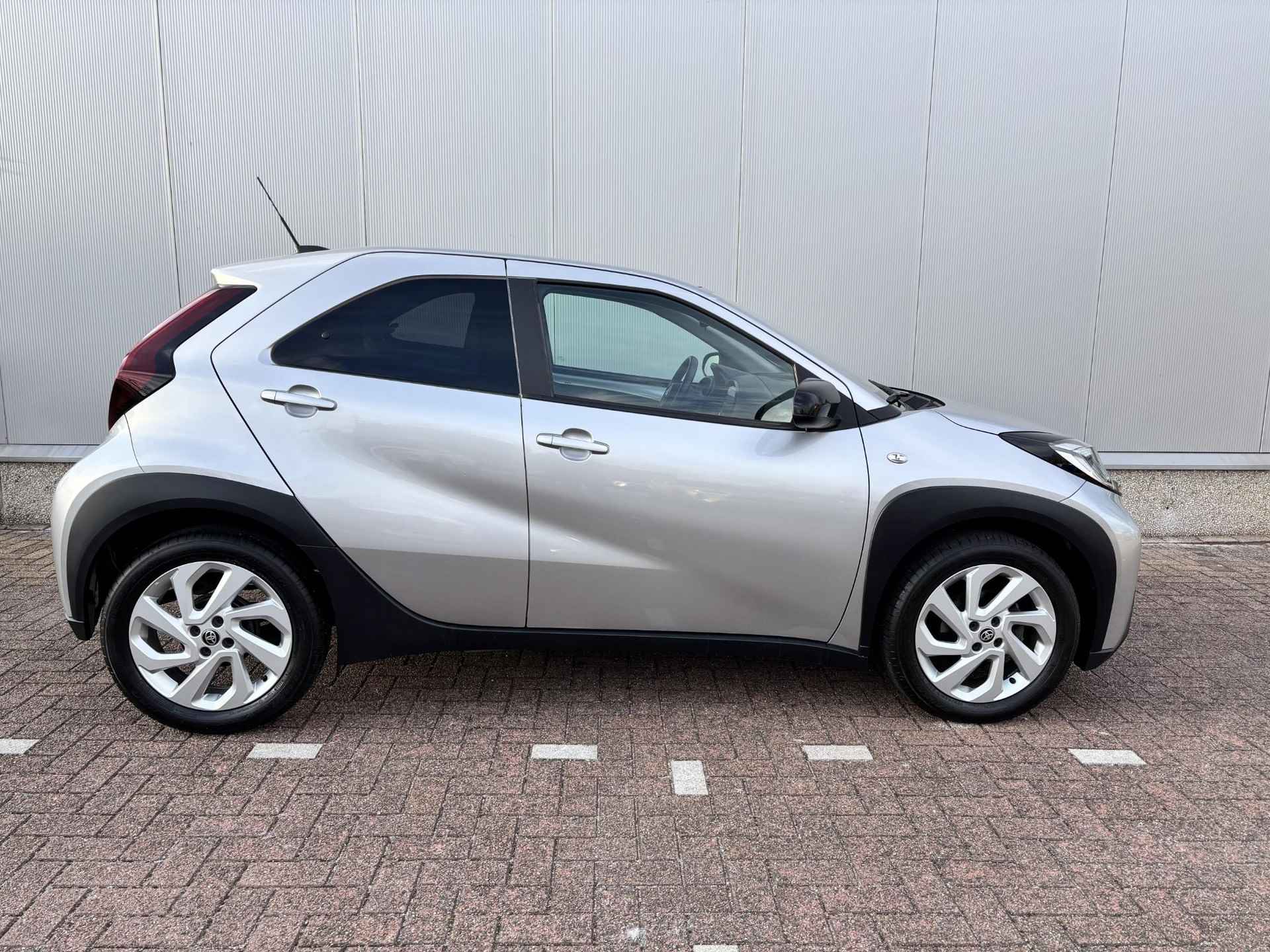 Toyota Aygo X 1.0 VVT-i MT first, Stoelverwarming, Apple carplay & Android auto - 9/42