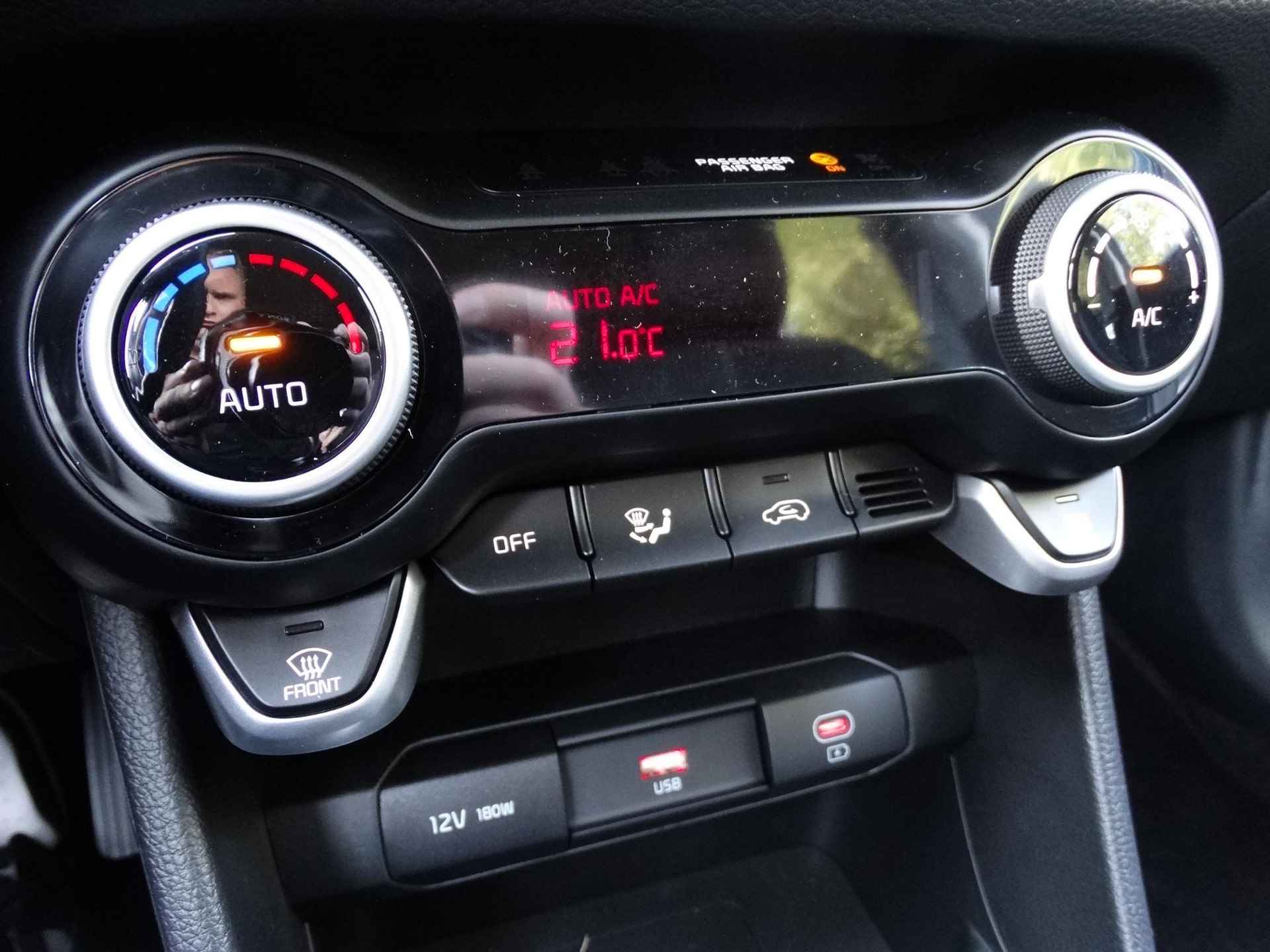 Kia Picanto 1.0 DPI ExecutiveLine ALLEEN BESCHIKBAAR VOOR PROEFRITTEN | LICHTMETALEN VELGEN | STUUR EN STOELVERWARMING | NAVIGATIE - 13/29