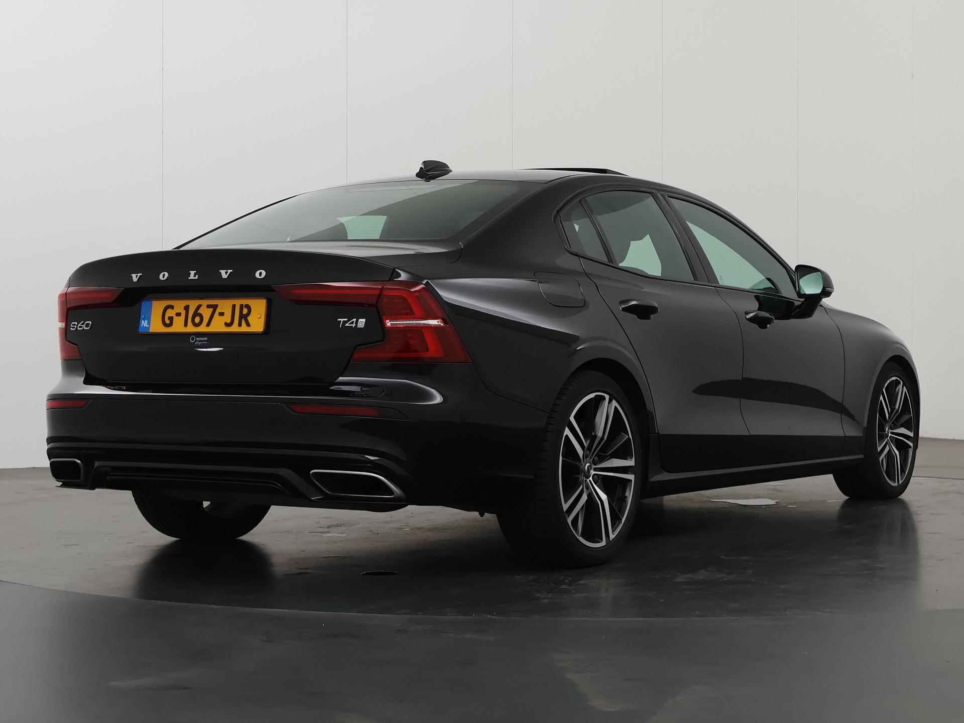 Volvo S60 2.0 T4 R-Design | Navigatie | Panoramadak | Cruise Control adaptief | Dodehoeldetectie|  Keyless go | Stoelverwarming | Parkeercamera | DAB | - 3/40