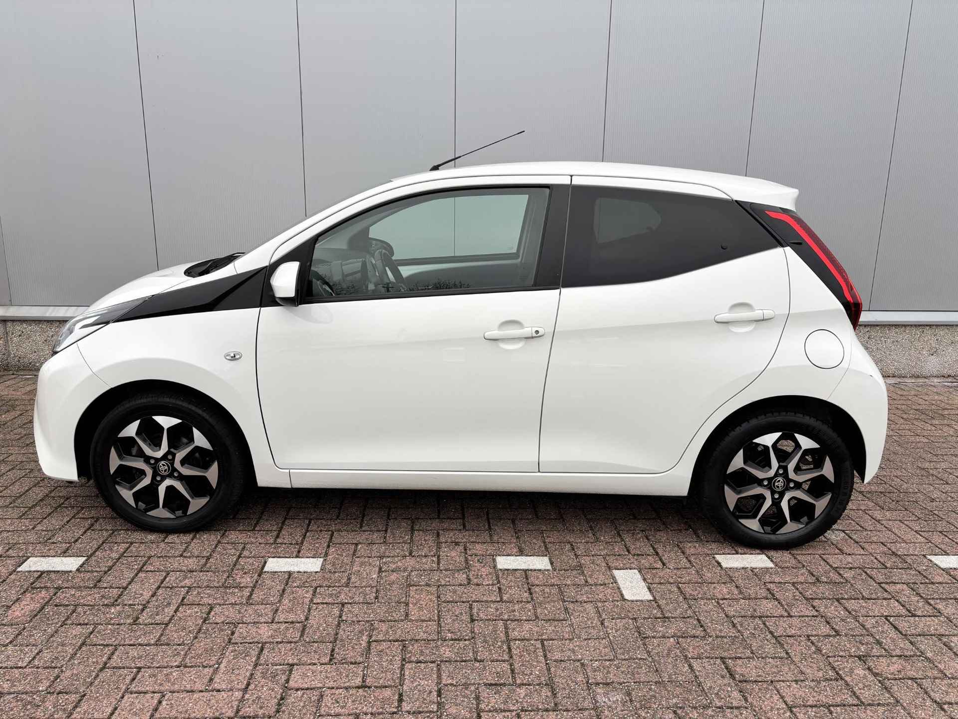 Toyota Aygo 1.0 VVT-i X-Joy, Carplay, Camera, Lm velgen, Climaatbeheersing - 10/42