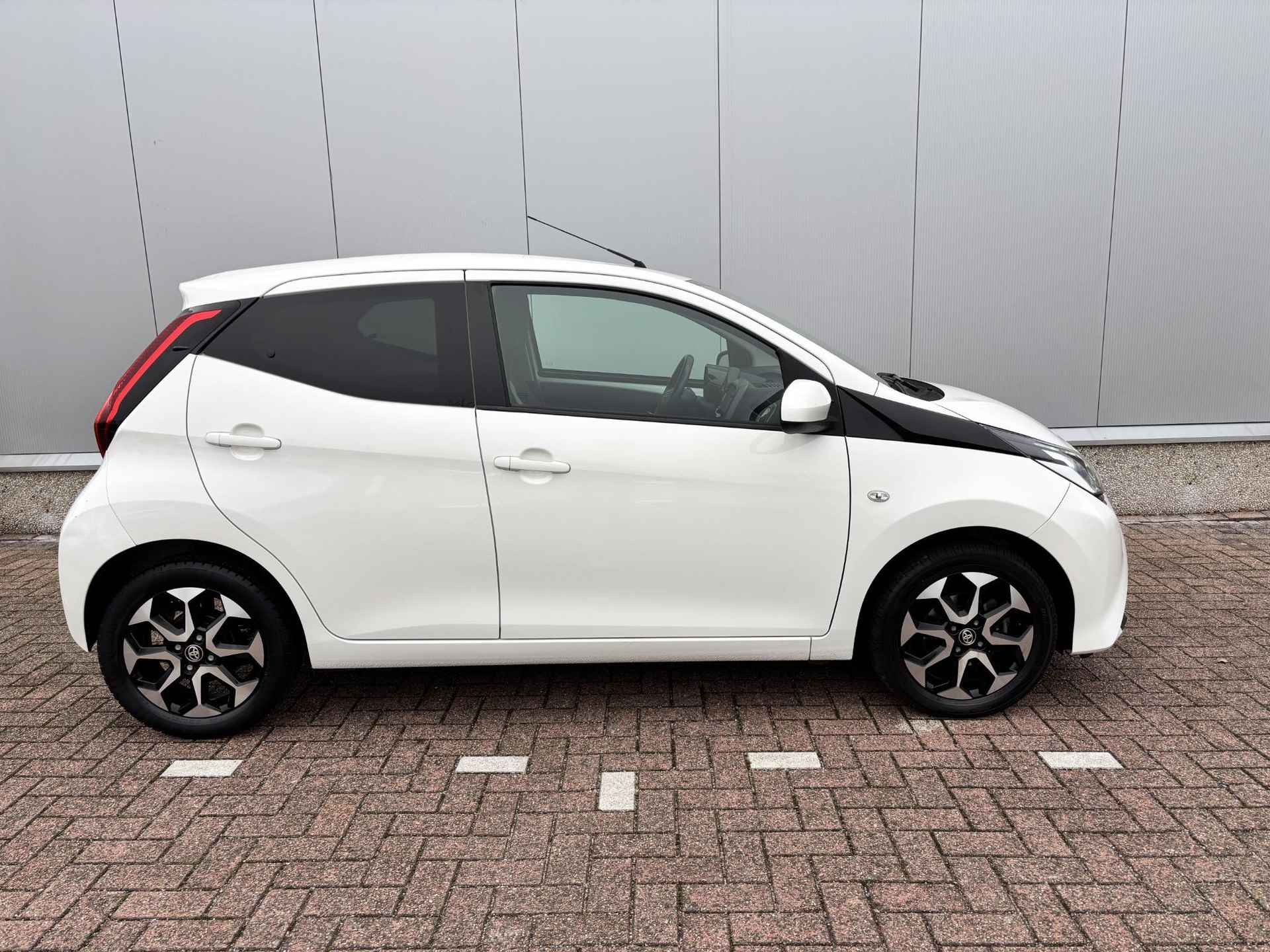 Toyota Aygo 1.0 VVT-i X-Joy, Carplay, Camera, Lm velgen, Climaatbeheersing - 38/42