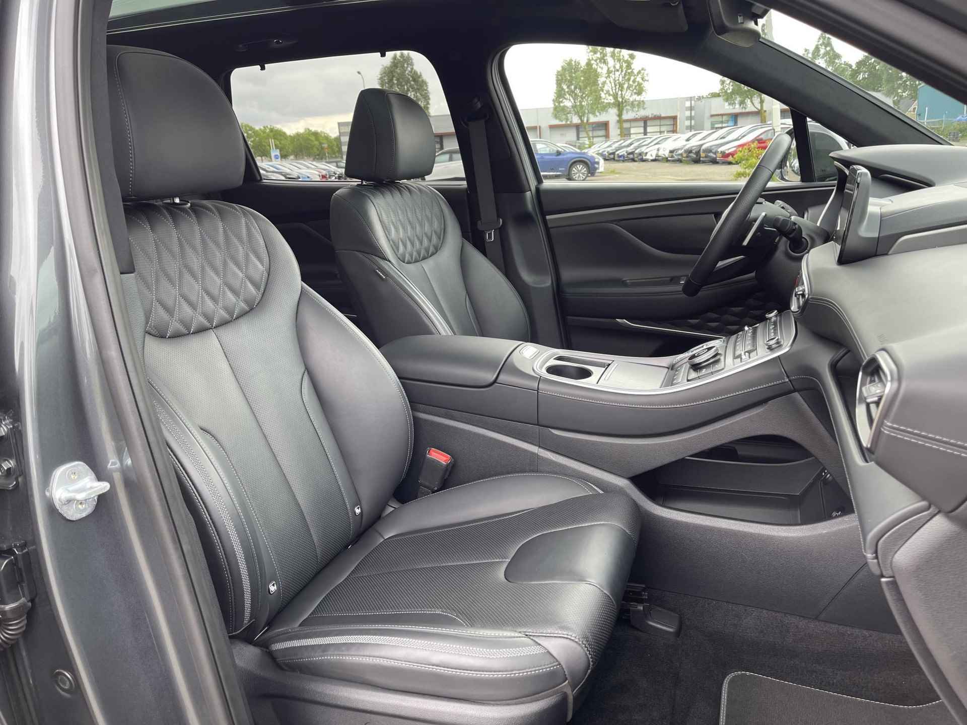 Hyundai Santa Fe 1.6 T-GDI HEV Premium Plus Sky 7p. | Panoramadak | Vol-Leder | Head-Up Display | Geheugenstoelen | Stuur- + Stoelverwarming | Premium Audio | Rijklaarprijs! - 10/30