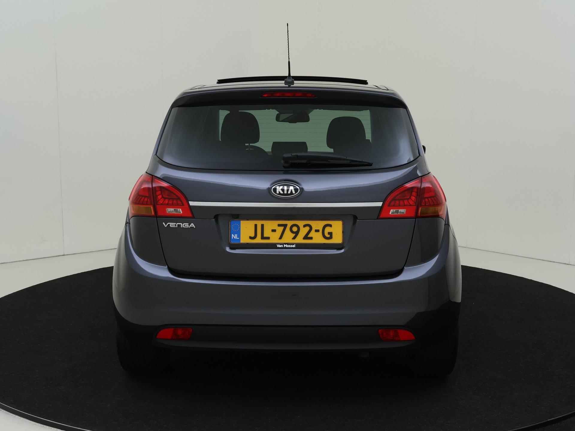 Kia Venga 1.6 CVVT 125 PK ExecutiveLine Navigatie / Climate Control / Cruise Control / Stoelverwarming / Camera Achter / PANAROMA DAK - 4/31