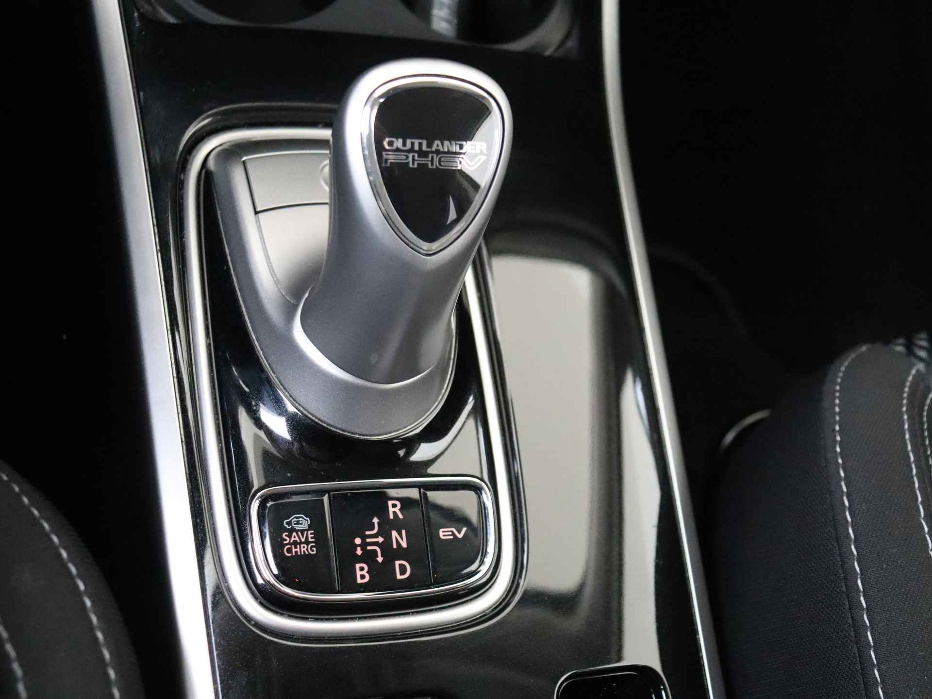 Mitsubishi Outlander 2.4 PHEV Pure Automaat | Climate Control | Navigatie by App | Stoelverwarming - 19/38