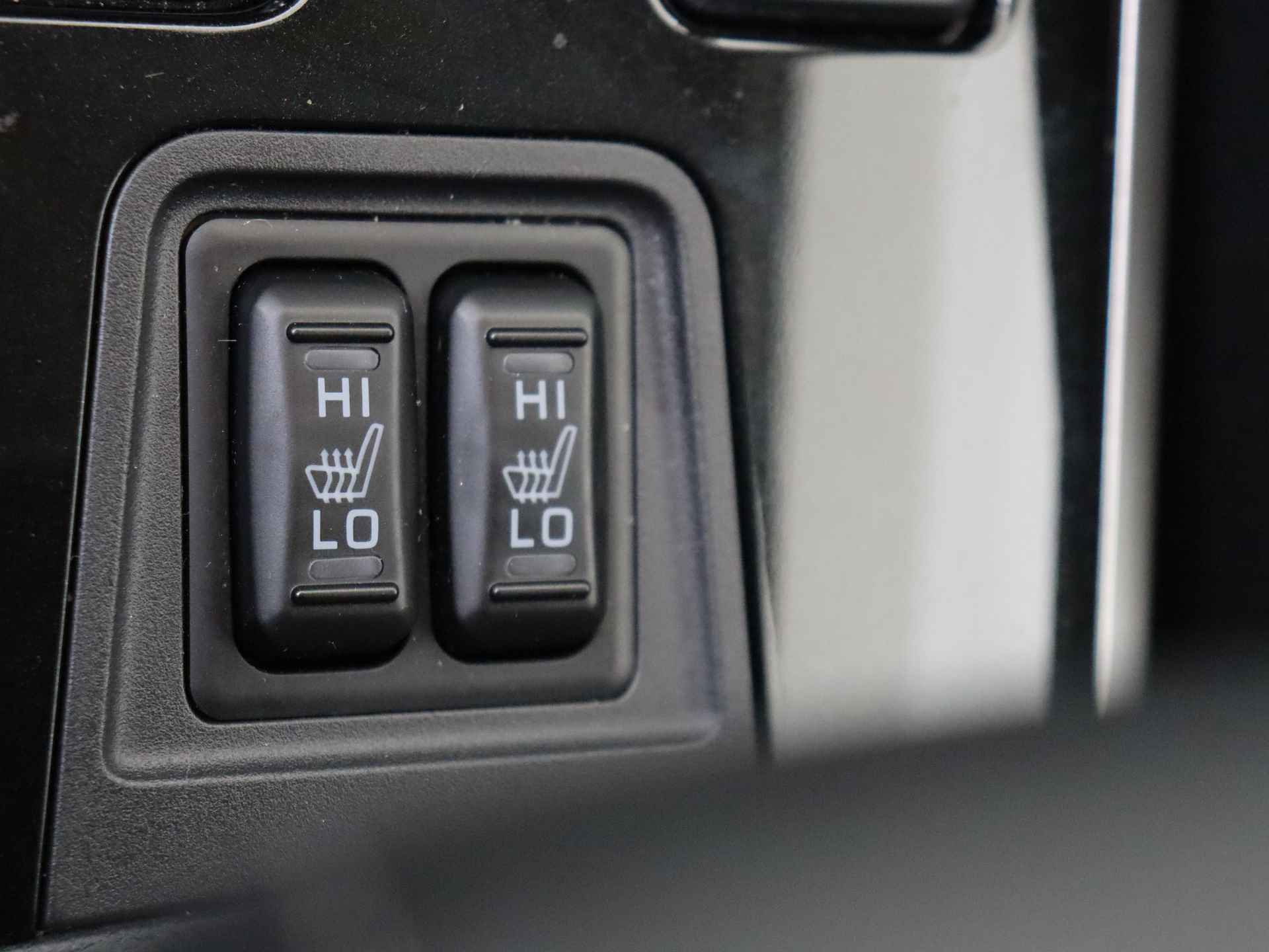 Mitsubishi Outlander 2.4 PHEV Pure Automaat | Climate Control | Navigatie by App | Stoelverwarming - 24/38