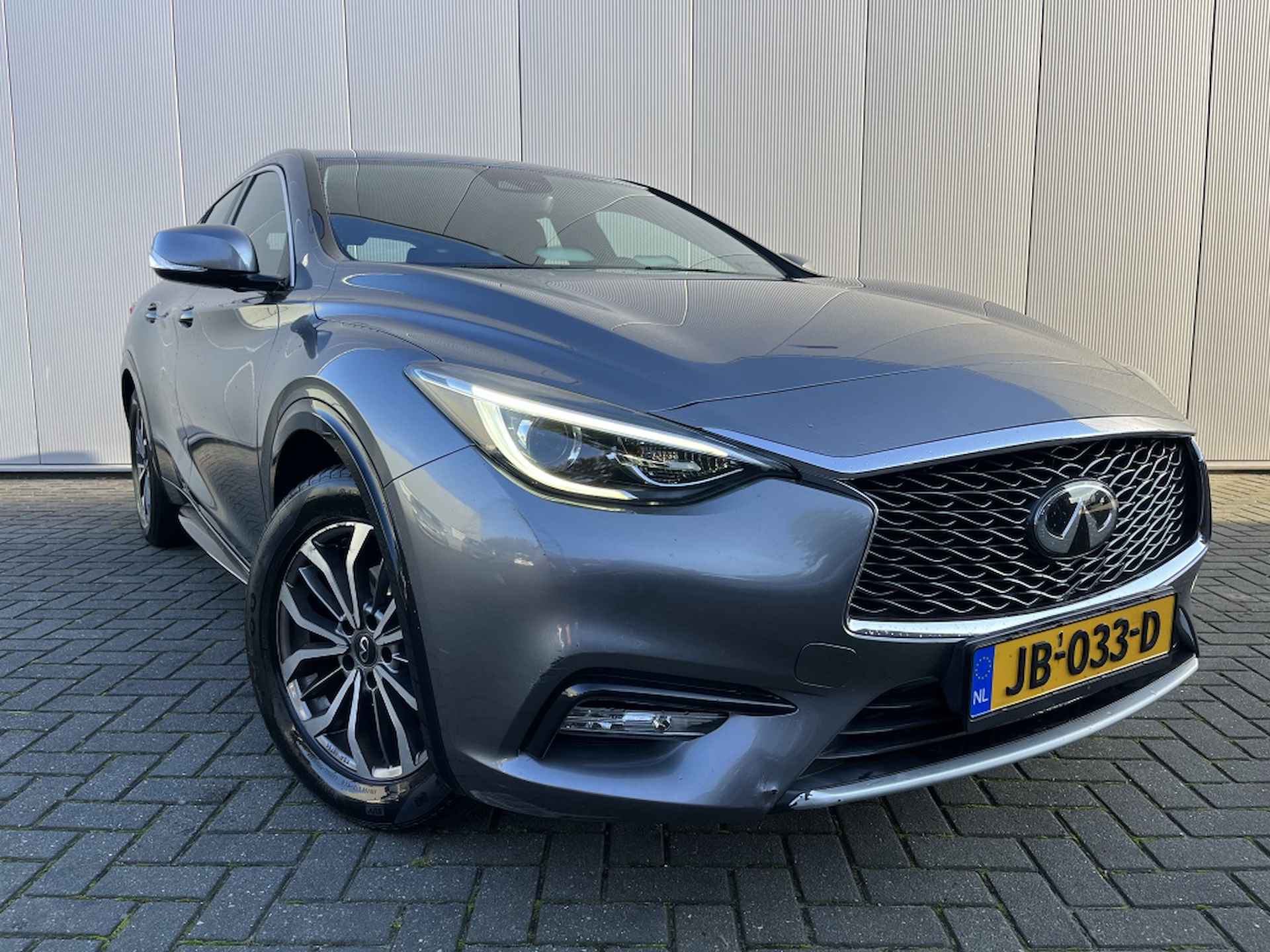 Infiniti Q30 1.6t Business NIEUWE APK - 3/28