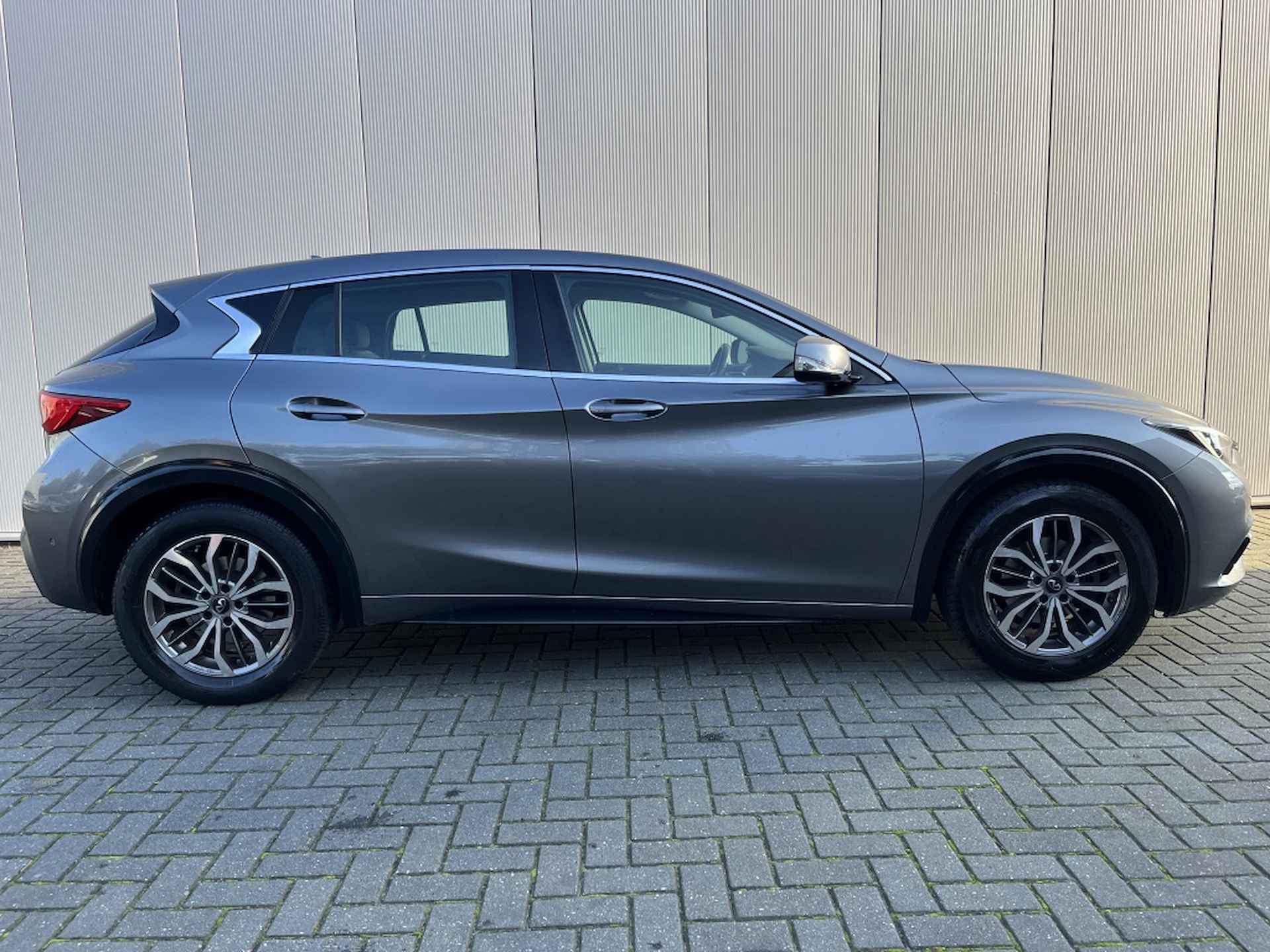 Infiniti Q30 1.6t Business NIEUWE APK - 4/28