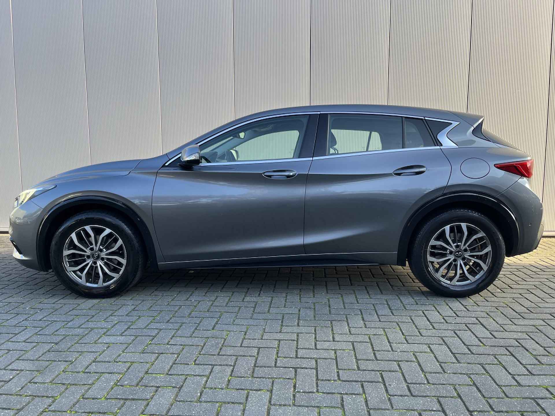 Infiniti Q30 1.6t Business NIEUWE APK - 8/28