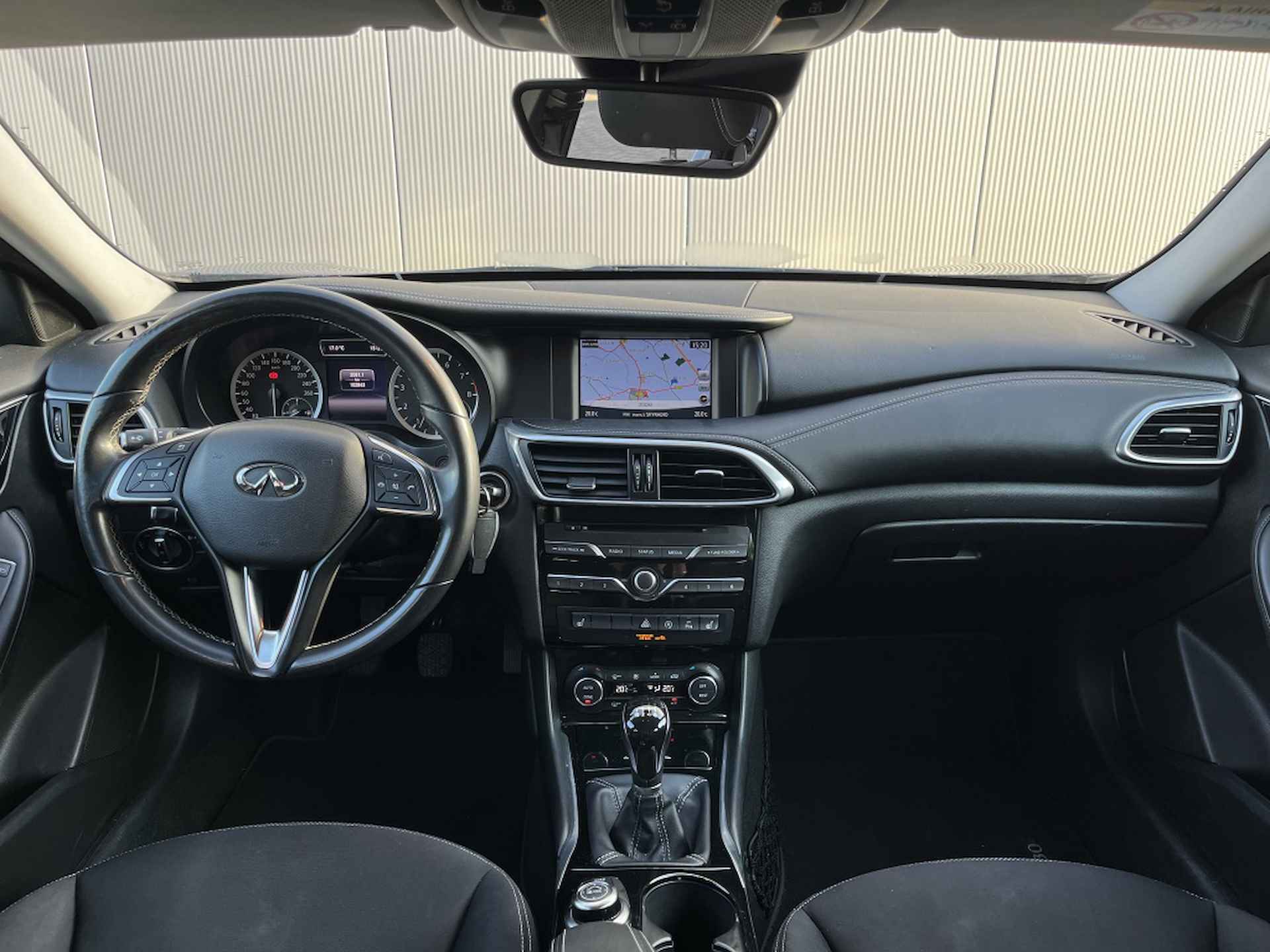 Infiniti Q30 1.6t Business NIEUWE APK - 10/28