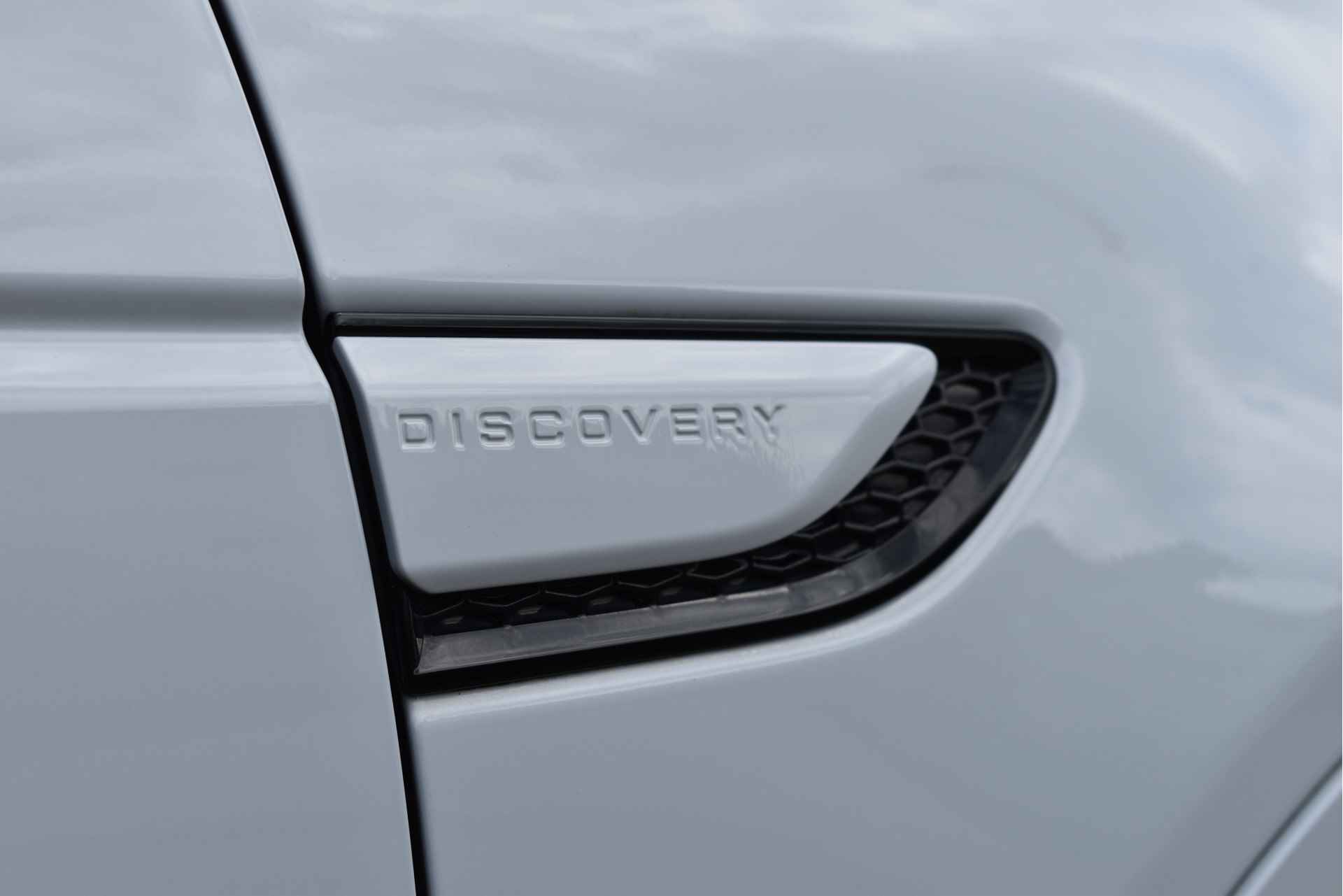 Land Rover Discovery Sport P300e 1.5 R-Dynamic Vol | Pano.dak | 360 gr.camera | Elekt.haak | Stoelverw. | Keyless | Carplay | Elekt.stoelen | Full LED - 45/87