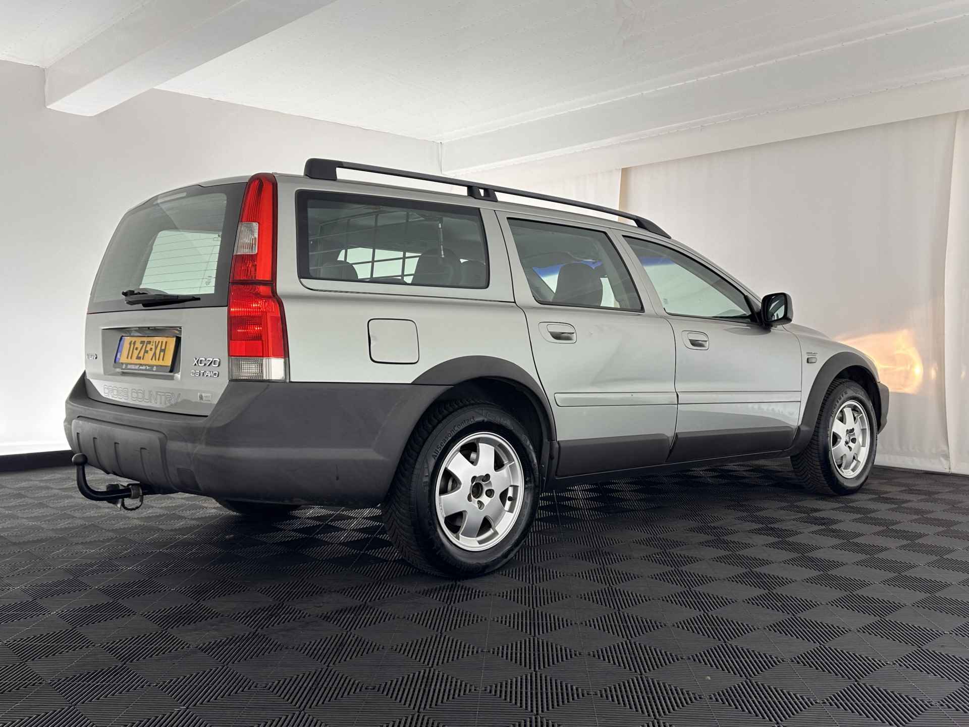 Volvo XC70 2.5 T Momentum Audio-Line AWD *1/2-LEDER | AIRCO | ALL-SEASON-TYRES | COMFORT-SEATS | 15"ALU* - 6/30