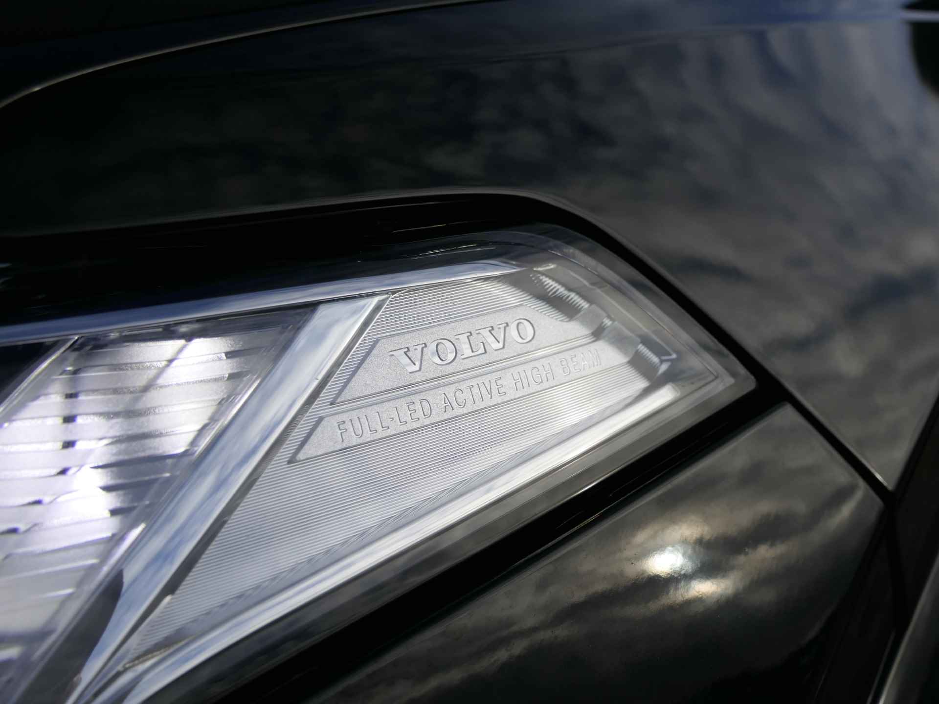 Volvo XC90 T8 Recharge AWD R-Design | Luchtvering | Harman/Kardon | Trekhaak | Panoramadak | Adaptive LED | 22 Inch - 40/40
