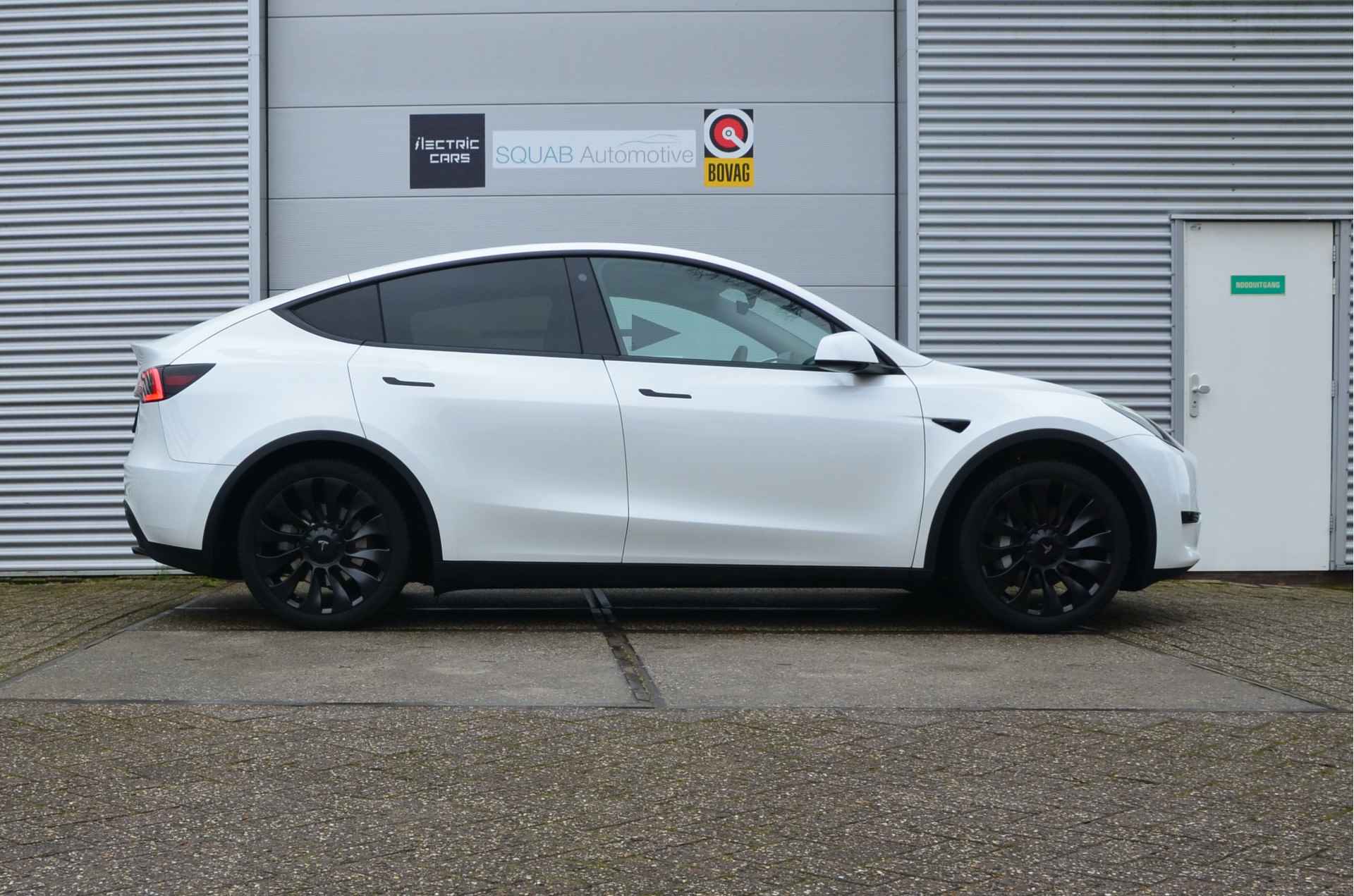 Tesla Model Y RWD 58 kWh 20" All-Season, AutoPilot - 12/34