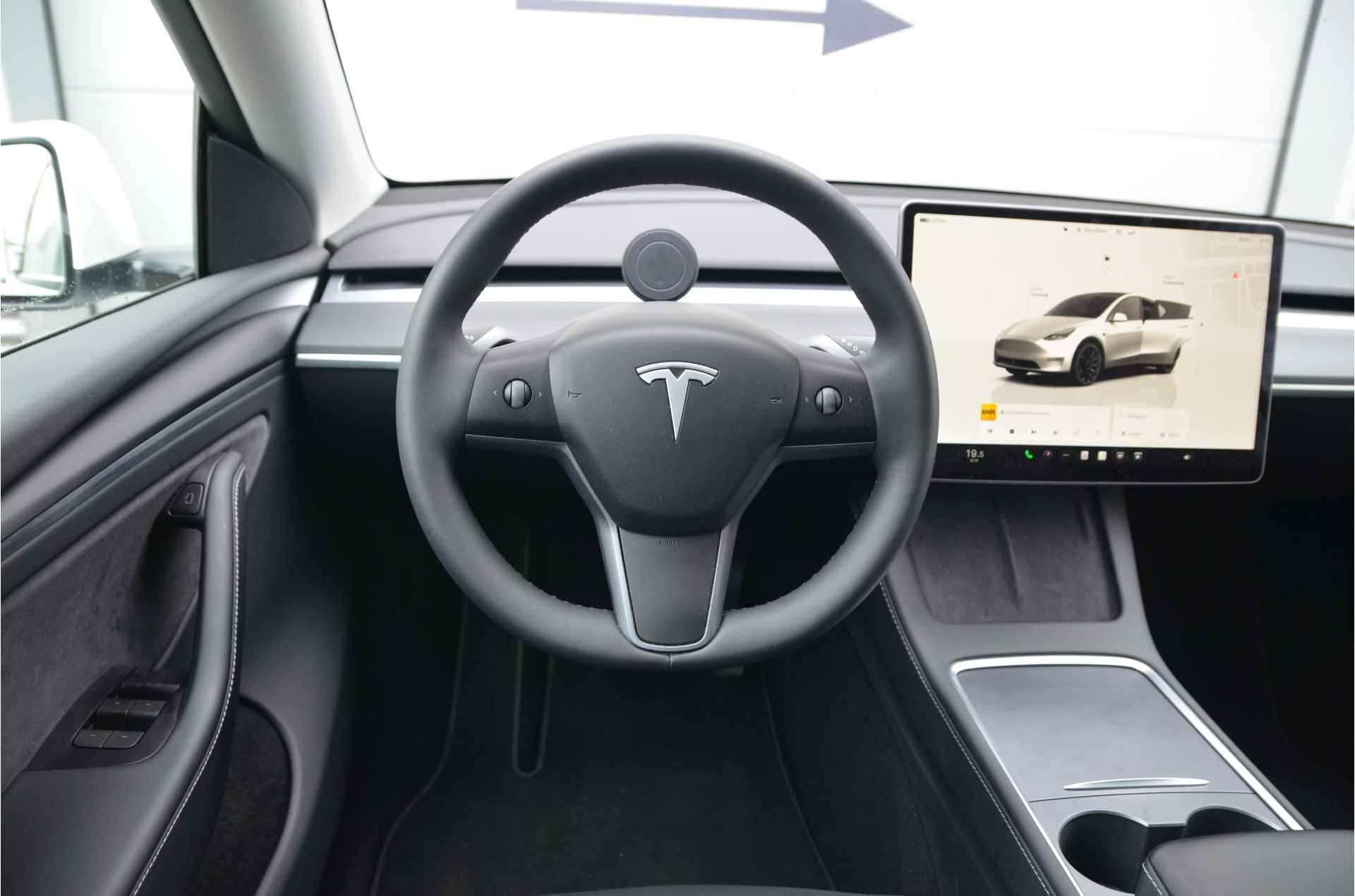 Tesla Model Y RWD 58 kWh 20" All-Season, AutoPilot - 15/34