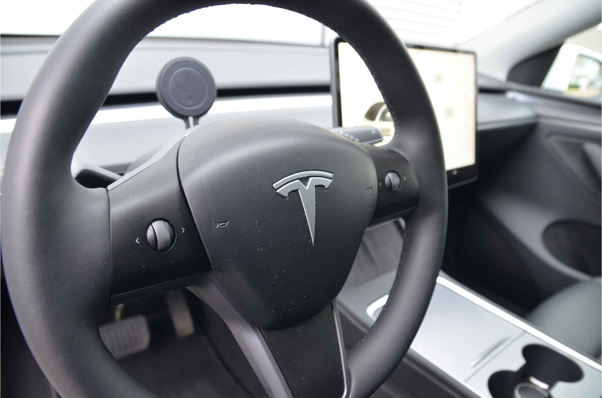 Tesla Model Y RWD 58 kWh 20" All-Season, AutoPilot - 16/34