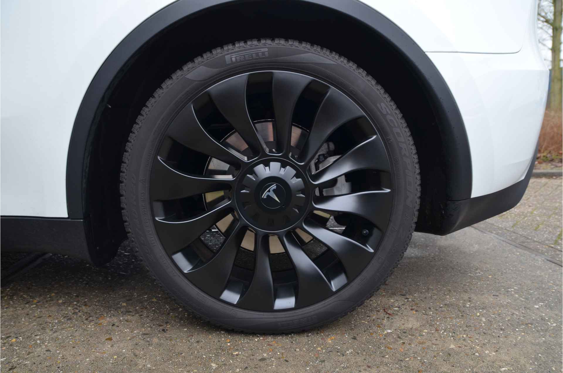 Tesla Model Y RWD 58 kWh 20" All-Season, AutoPilot - 33/34