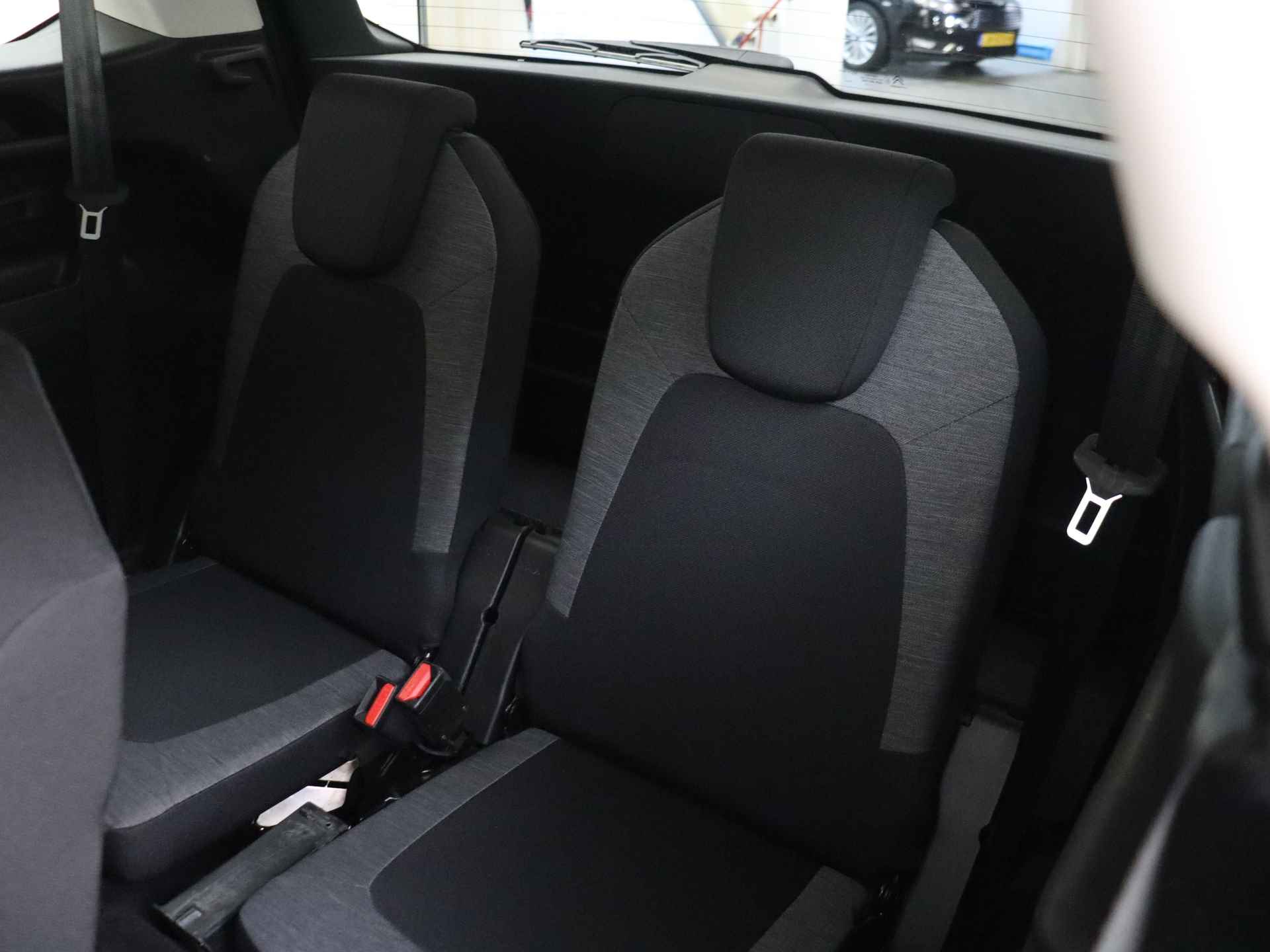 Citroën Grand C4 Picasso 1.2 PureTech Business Automaat | Navigatie | Trekhaak | 7 zitplaatsen - 13/35
