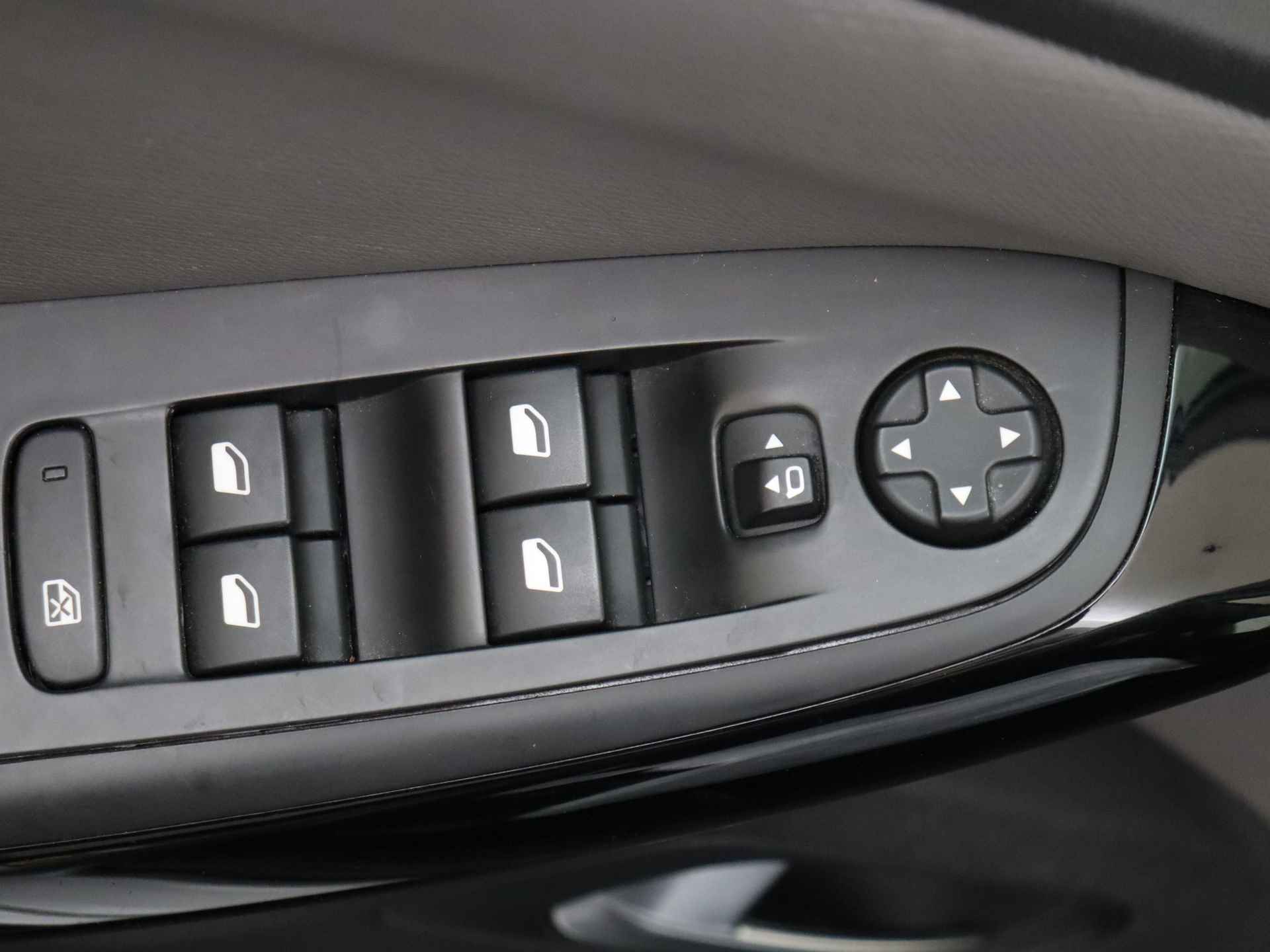 Citroën Grand C4 Picasso 1.2 PureTech Business Automaat | Navigatie | Trekhaak | 7 zitplaatsen - 31/35