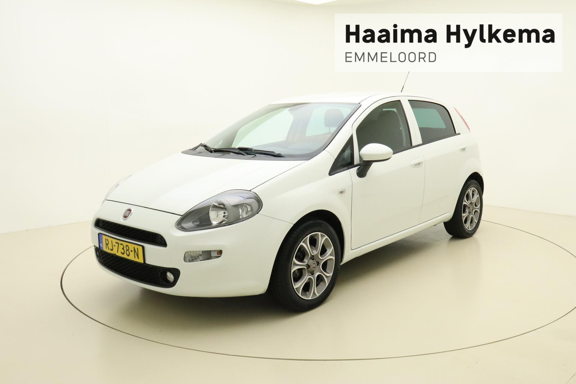 Fiat Punto Evo 0.9 TwinAir Sempre | Parkeersensoren achter | Airco | Navigatie | Lichtmetalen velgen | Getint glas | 5 deuren