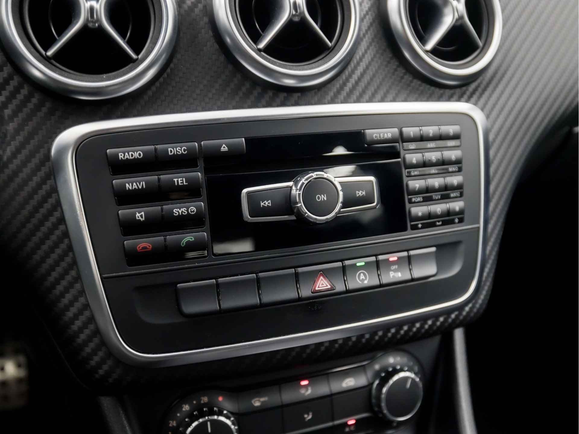 Mercedes-Benz A-Klasse 180 AMG Sport (NAVIGATIE, NAP, LEDER/ALCANTARA, CRUISE, ELEK PAKKET, XENON, SPORTSTOELEN, ZWART HEMEL, BLUETOOTH, PARKEERSENSOREN, NIEUWE APK, NIEUWSTAAT) - 9/34