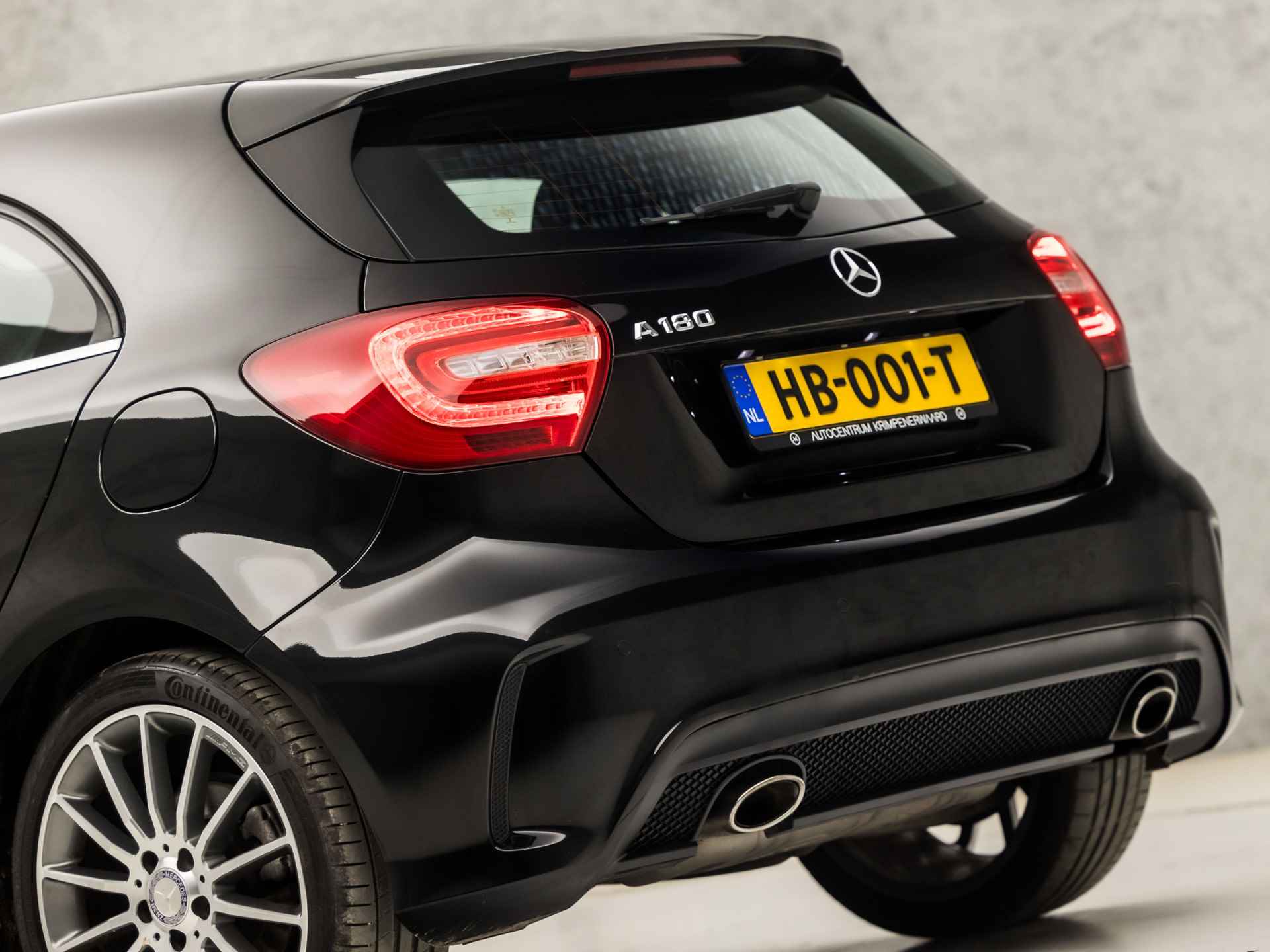 Mercedes-Benz A-Klasse 180 AMG Sport (NAVIGATIE, NAP, LEDER/ALCANTARA, CRUISE, ELEK PAKKET, XENON, SPORTSTOELEN, ZWART HEMEL, BLUETOOTH, PARKEERSENSOREN, NIEUWE APK, NIEUWSTAAT) - 13/34