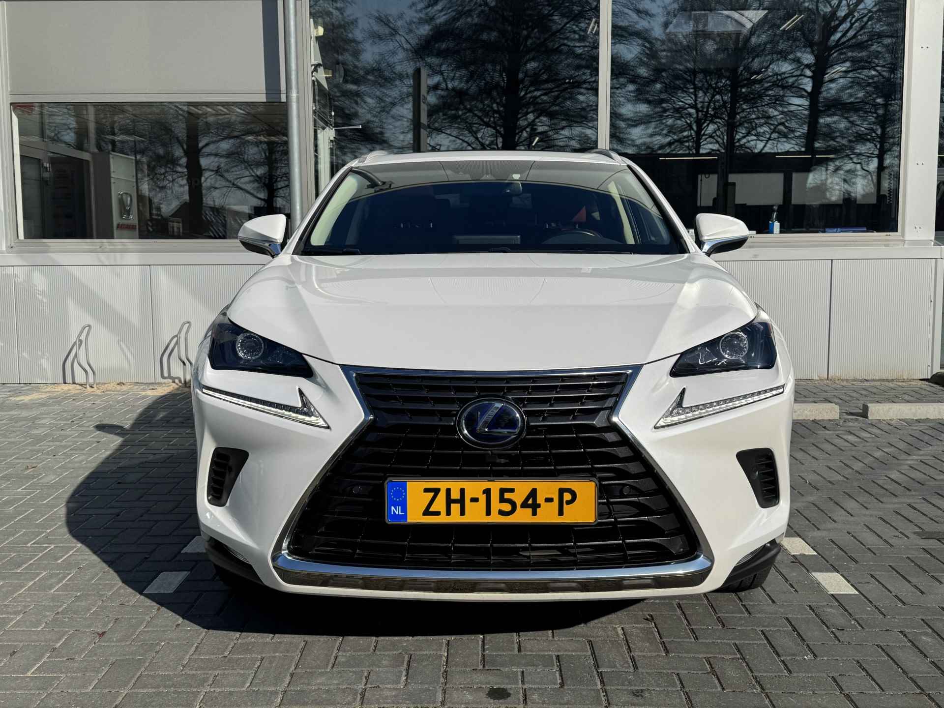 Lexus NX 300h AWD Sport Edition Panoramadak, Trekhaak, Navigatie  , All-in Rijklaarprijs - 2/42