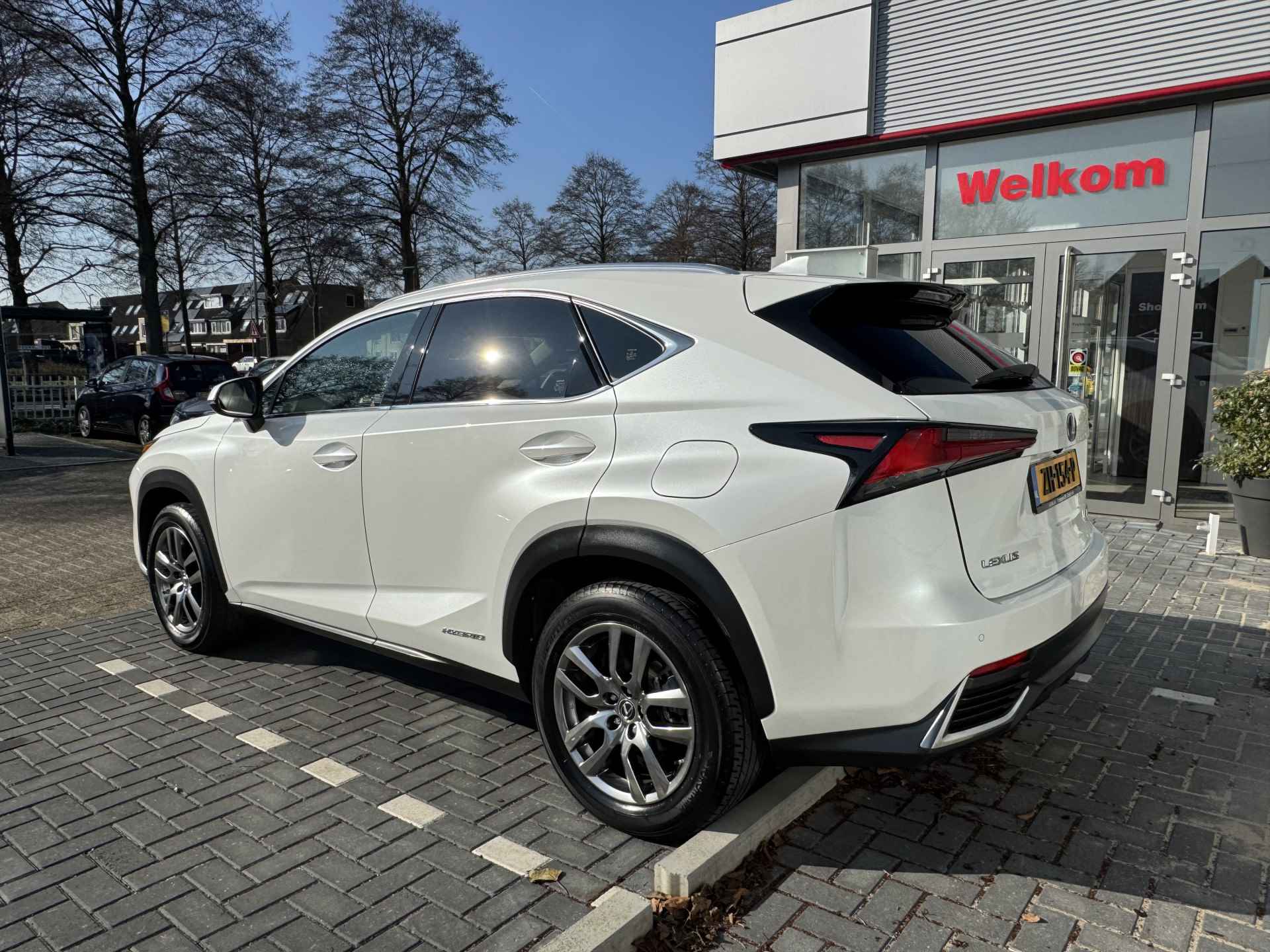 Lexus NX 300h AWD Sport Edition Panoramadak, Trekhaak, Navigatie  , All-in Rijklaarprijs - 4/42