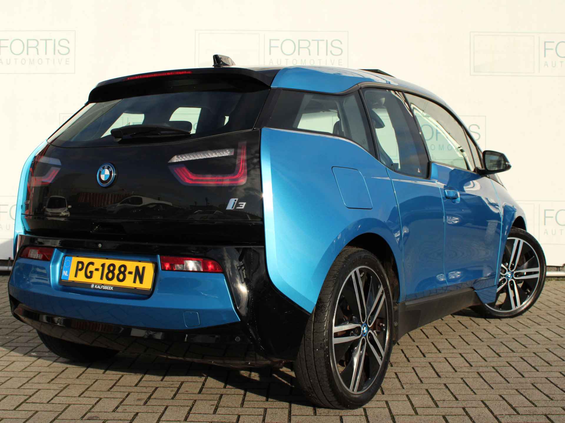 BMW i3 Basis 94Ah 33 kWh PANODAK | LEDER | NL AUTO - 3/23