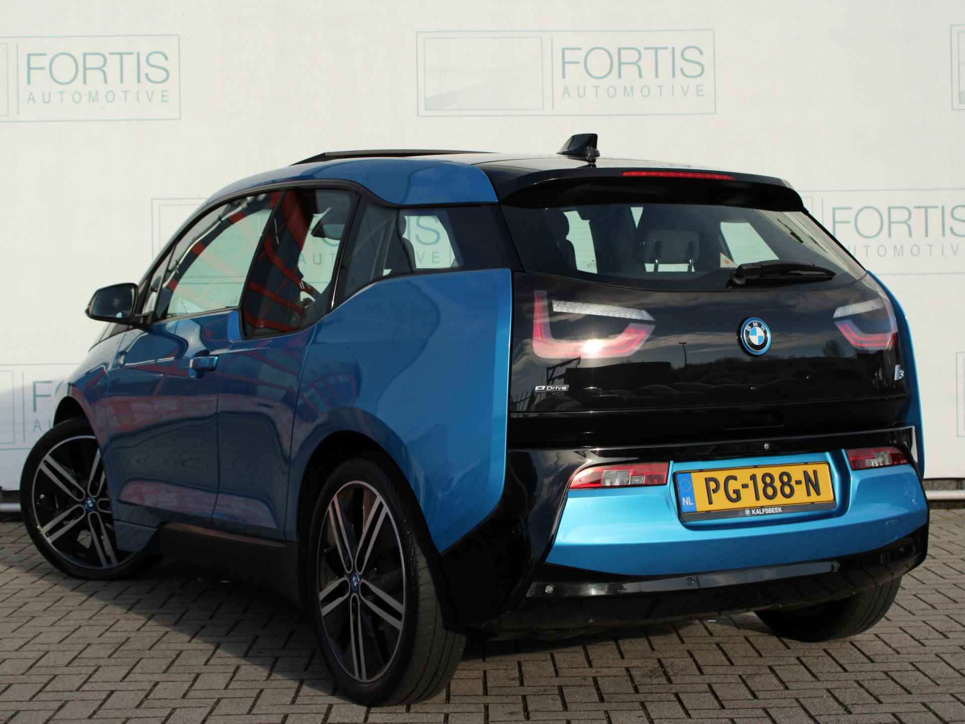 BMW i3 Basis 94Ah 33 kWh PANODAK | LEDER | NL AUTO - 4/23