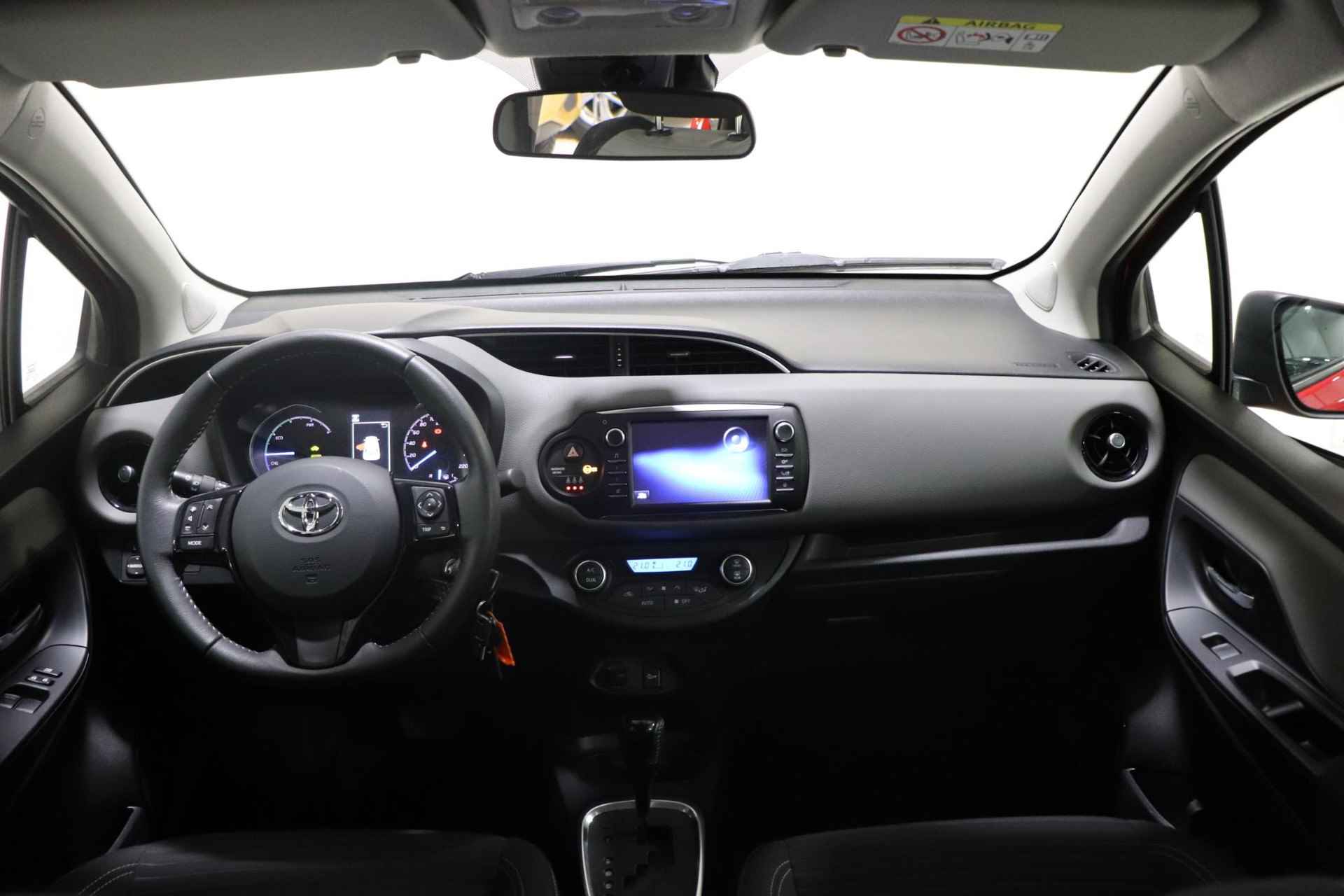 Toyota Yaris 1.5 Hybrid Active, 1e Eigenaar, Dealer onderhouden, Navi, Camera, Trekhaak, Cruisecontrol, Bluetooth! - 3/38