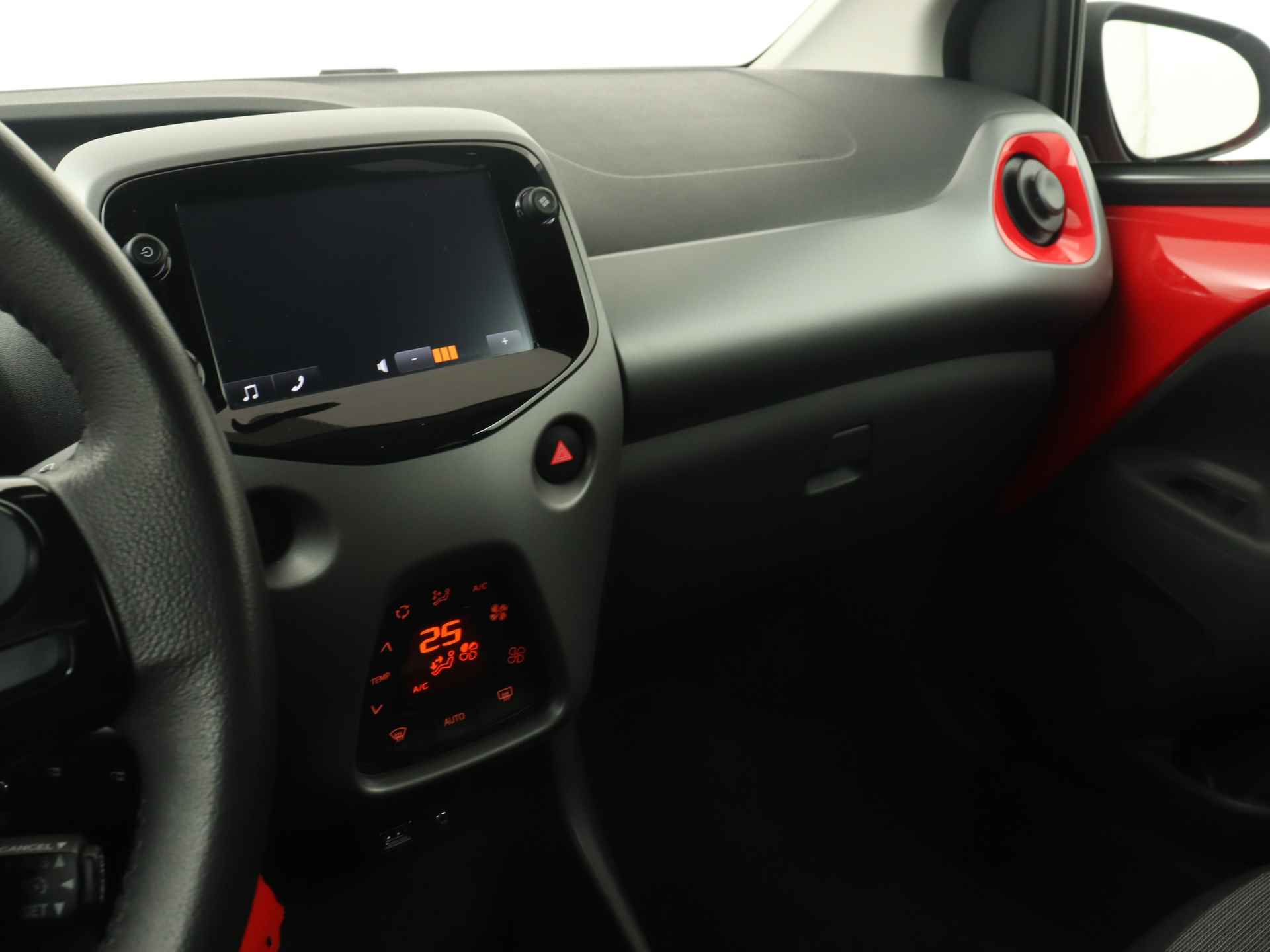 Toyota Aygo 1.0 VVT-i x-joy | Camera | Airco Aut. | LM velgen | Apple Carplay/Android Auto | - 8/42