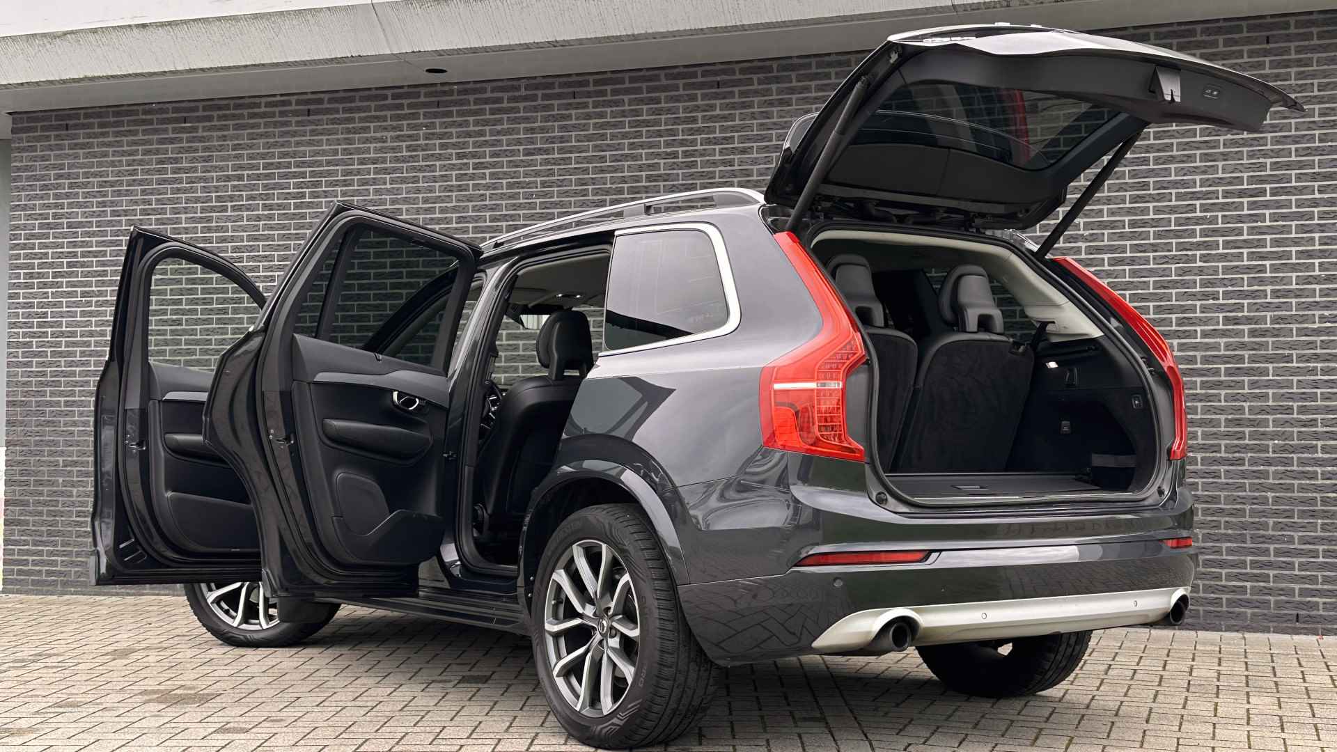 Volvo XC90 2.0 D5 AWD Momentum | Navigatie | Leder | Camera - 18/51