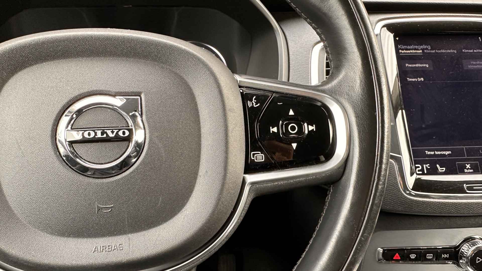 Volvo XC90 2.0 D5 AWD Momentum | Navigatie | Leder | Camera - 38/51