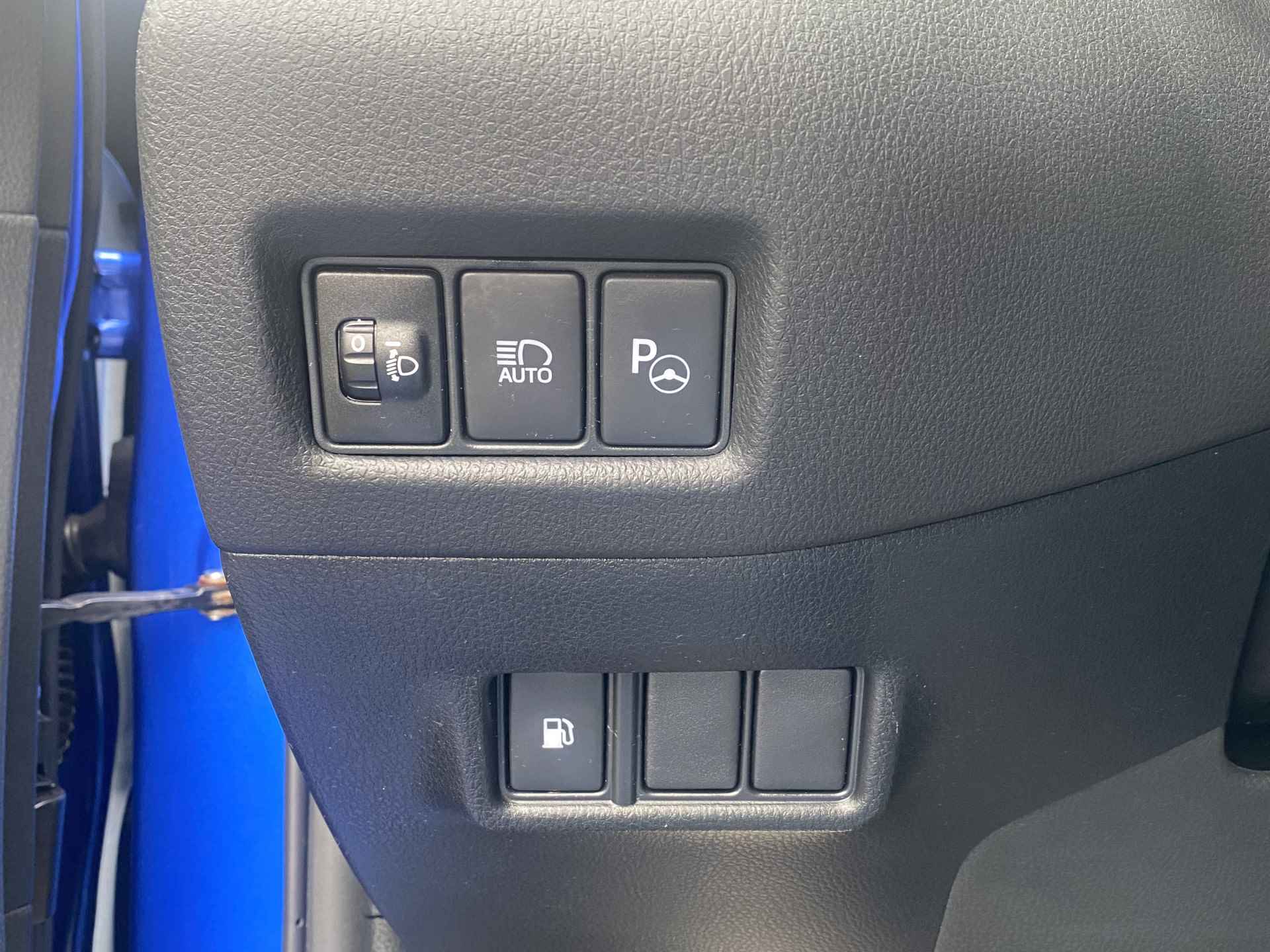 Toyota C-HR 1.8 Hybrid 123pk Black Edition Automaat | Leder | Climate | Camera | Keyless | Navigatie | Trekhaak | NL Auto | 18" Lichtmetaal - 27/36