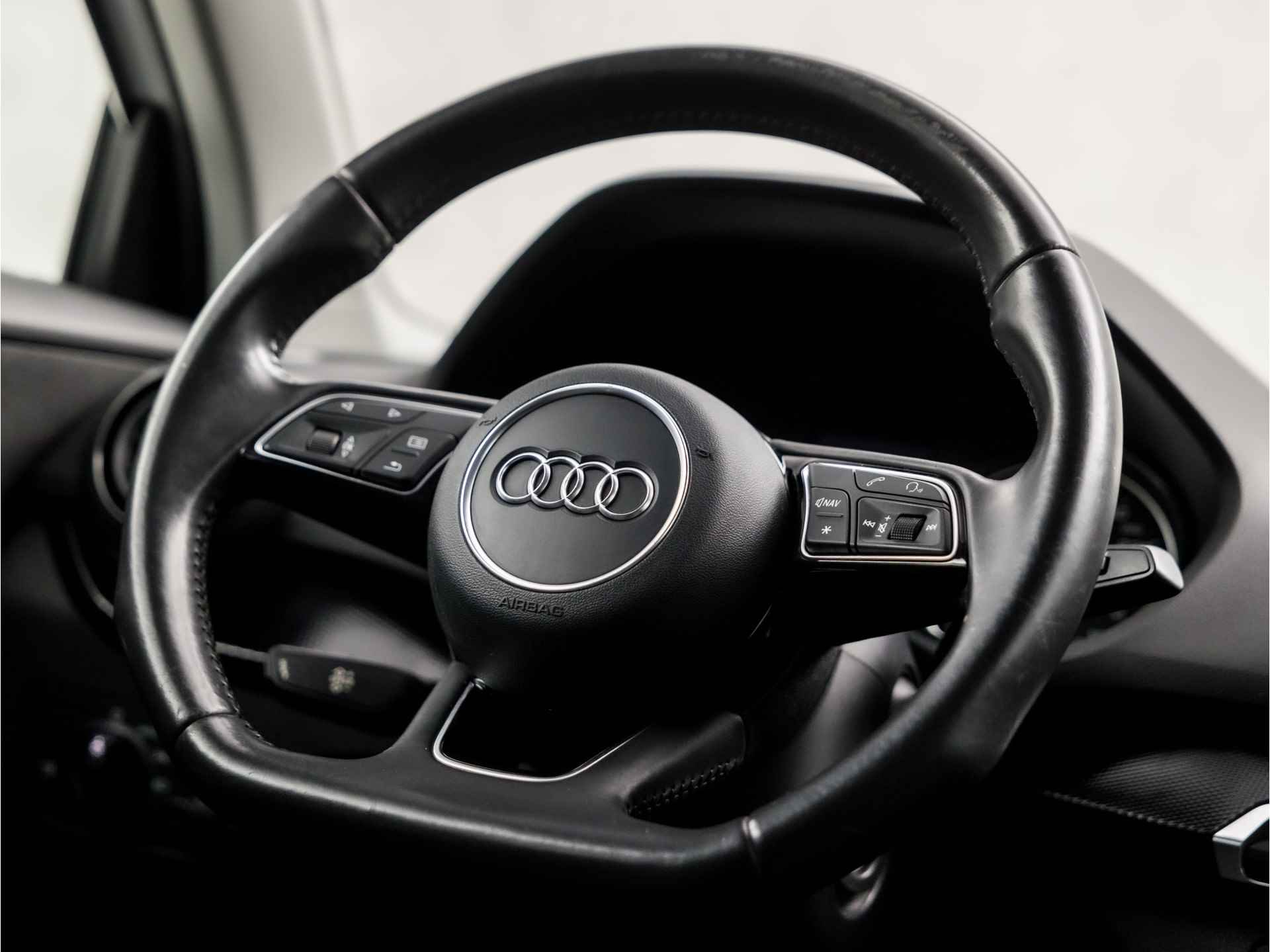 Audi Q2 1.4 TFSI Sport 150Pk Automaat (NAVIGATIE, CAMERA, GETINT GLAS, SPORTSTOELEN, PLAT SPORTSTUUR, TREKHAAK, CRUISE, PARKEERSENSOREN, NIEUWE APK, NIEUWSTAAT) - 18/35