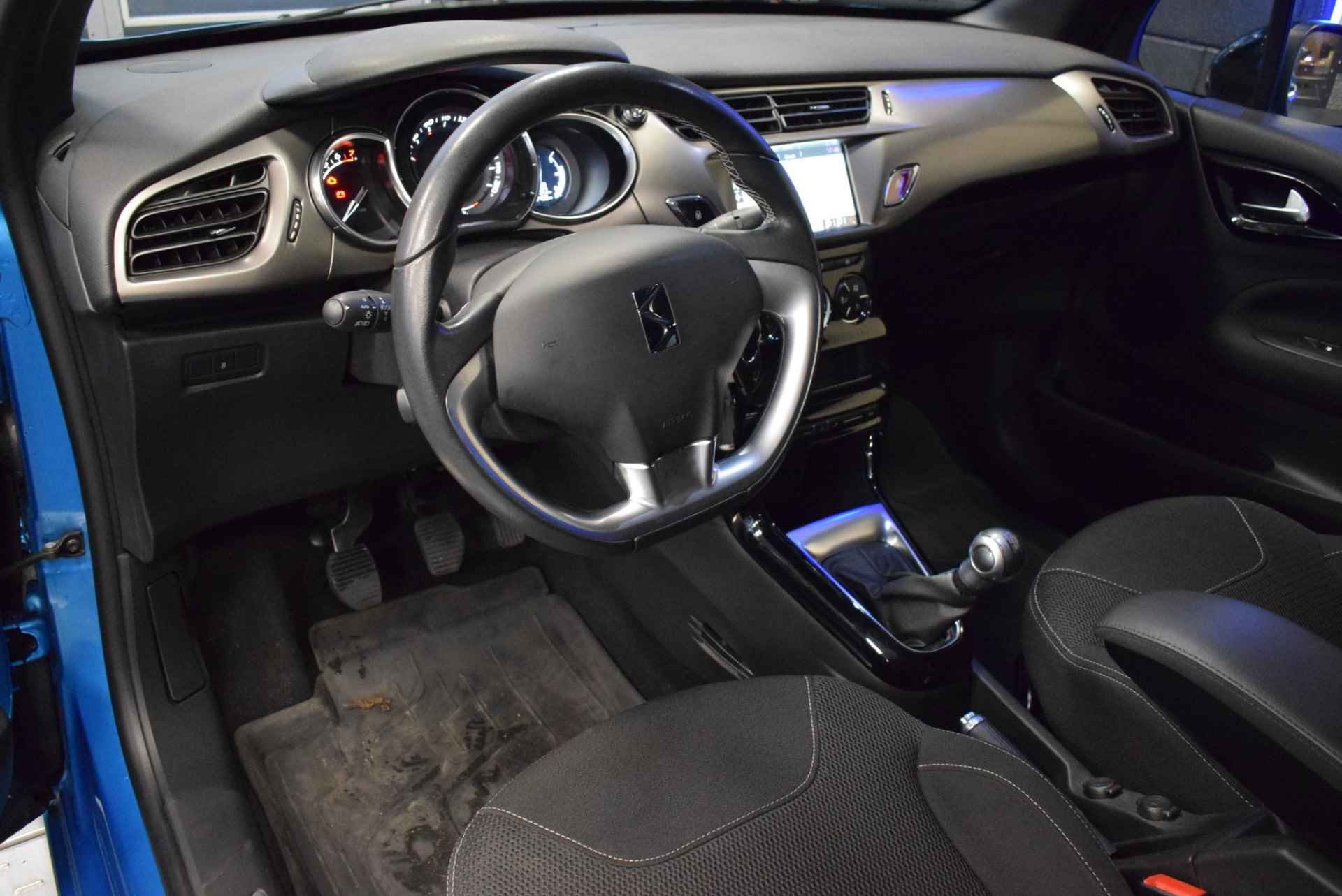 DS 3 Cabrio 1.2 PureTech So Chic Airco, Navi, Km 33500 !! - 8/22