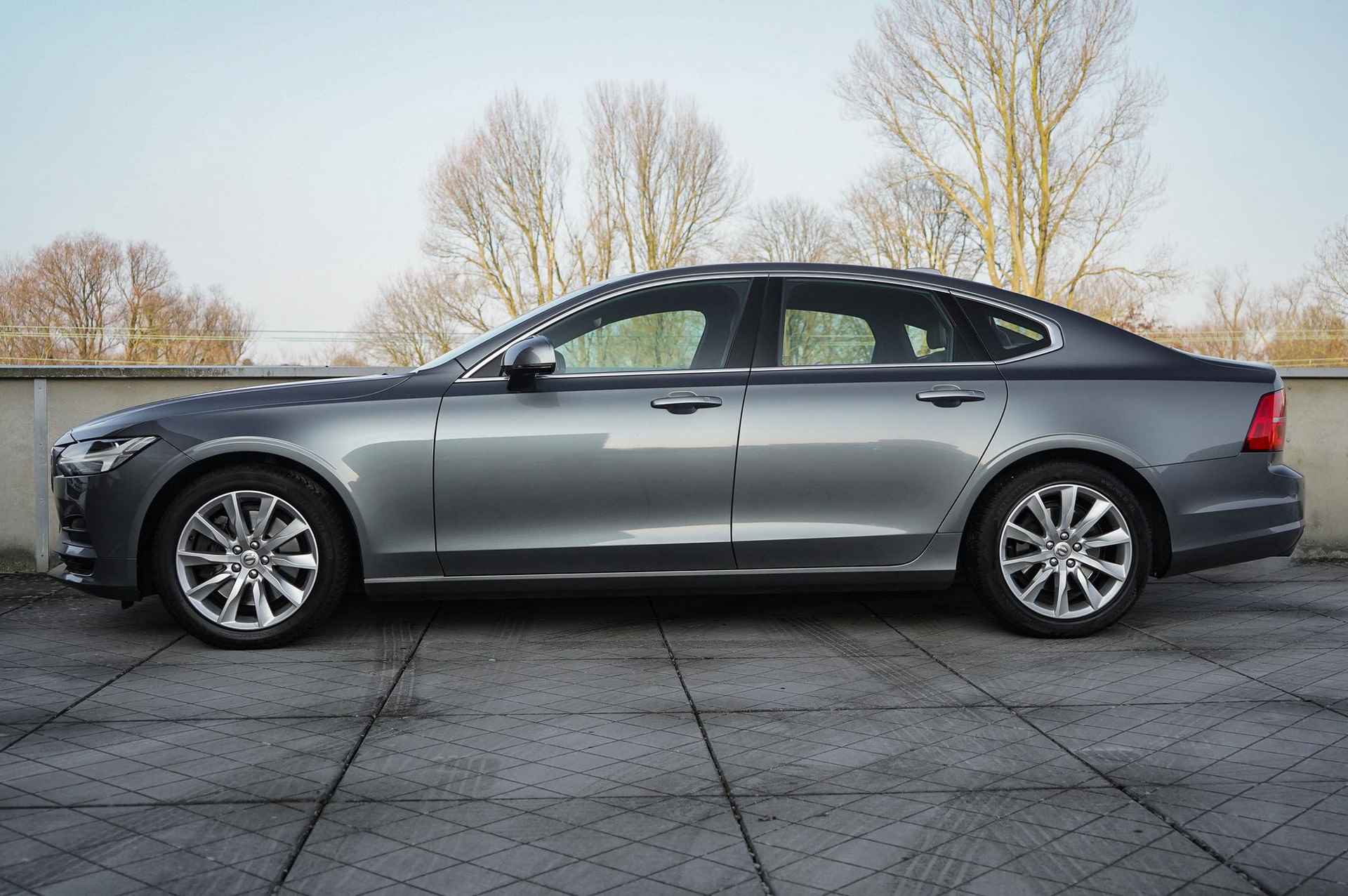 Volvo S90 2.0 T4 Momentum+ Amber Interieur | Panoramadak | 360 Graden Parkeercamera | Adaptieve Cruise Control | Apple Carplay/Android Auto - 3/31