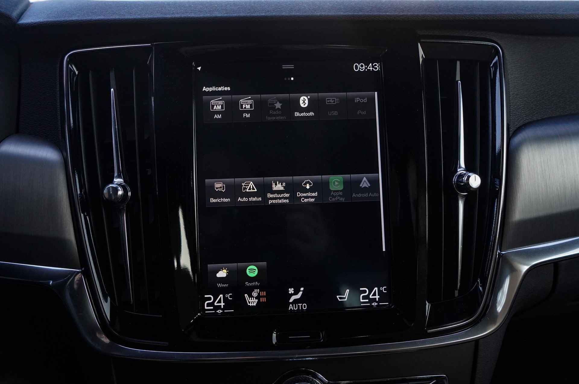 Volvo S90 2.0 T4 Momentum+ Amber Interieur | Panoramadak | 360 Graden Parkeercamera | Adaptieve Cruise Control | Apple Carplay/Android Auto - 26/31