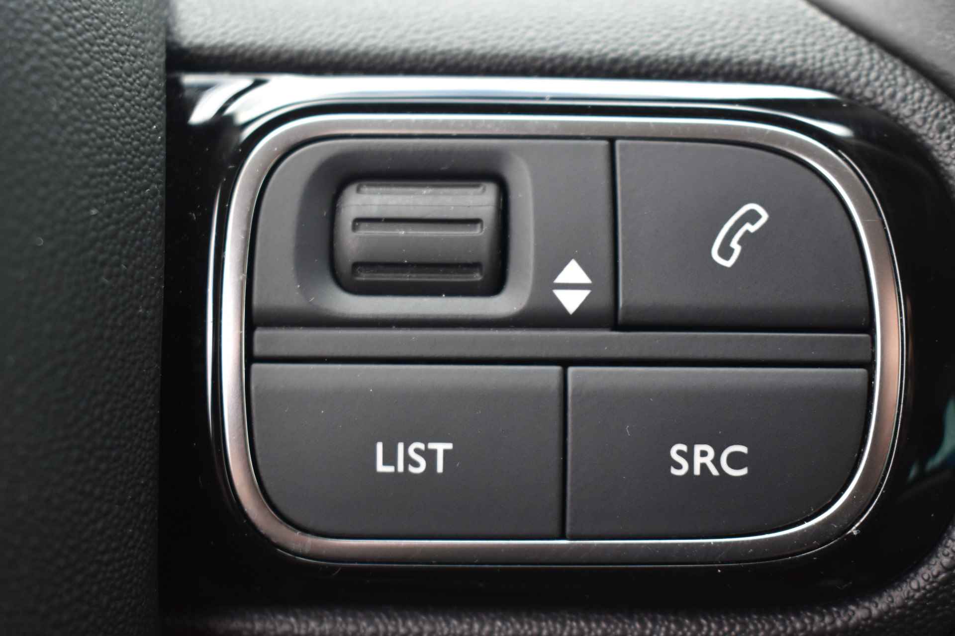 Citroën C3 Aircross PureTech 110EAT6 Shine Navi | Airco | parkeer hulp | Keyless entry-start | Stoelverwarming - 23/26