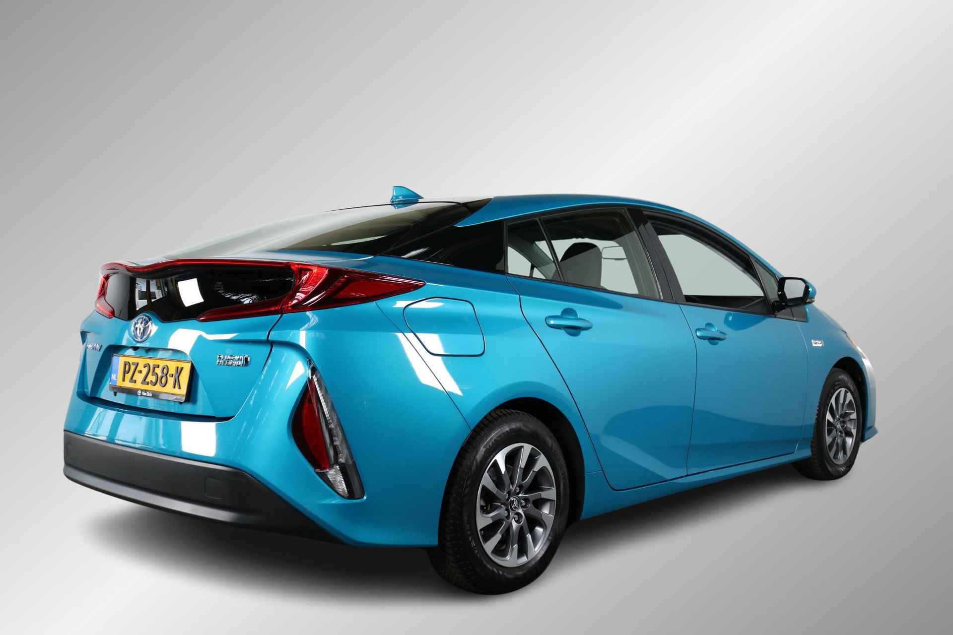 Toyota Prius 1.8 Plug-in Business Plus, Navi, DAB, Dode hoek , NL auto - 2/41