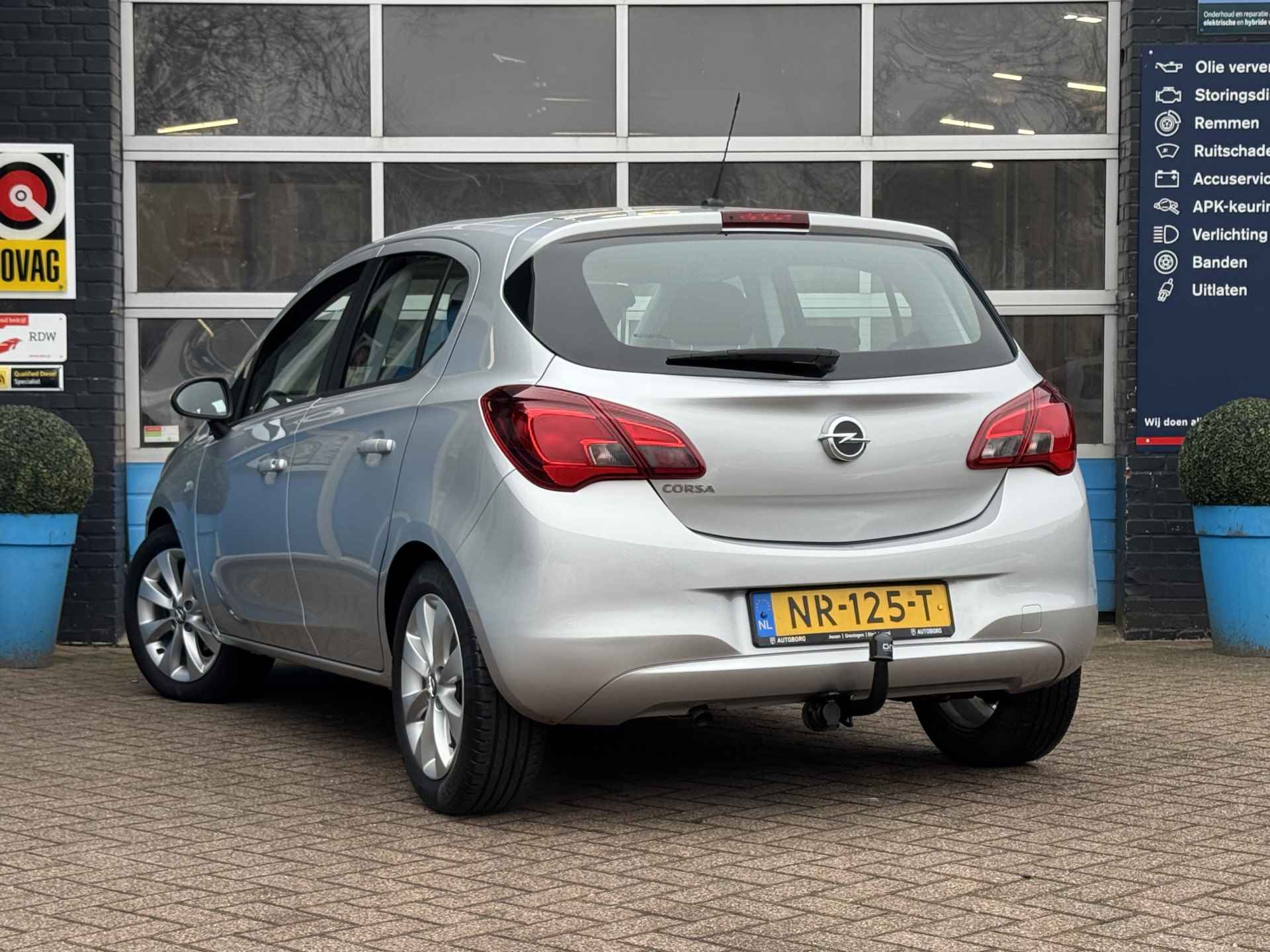 Opel Corsa 1.4 Edition | Stoelverwarming | Stuurverwarming | Trekhaak | Rijklaar + 12 Maand BOVAG Garantie - 3/38