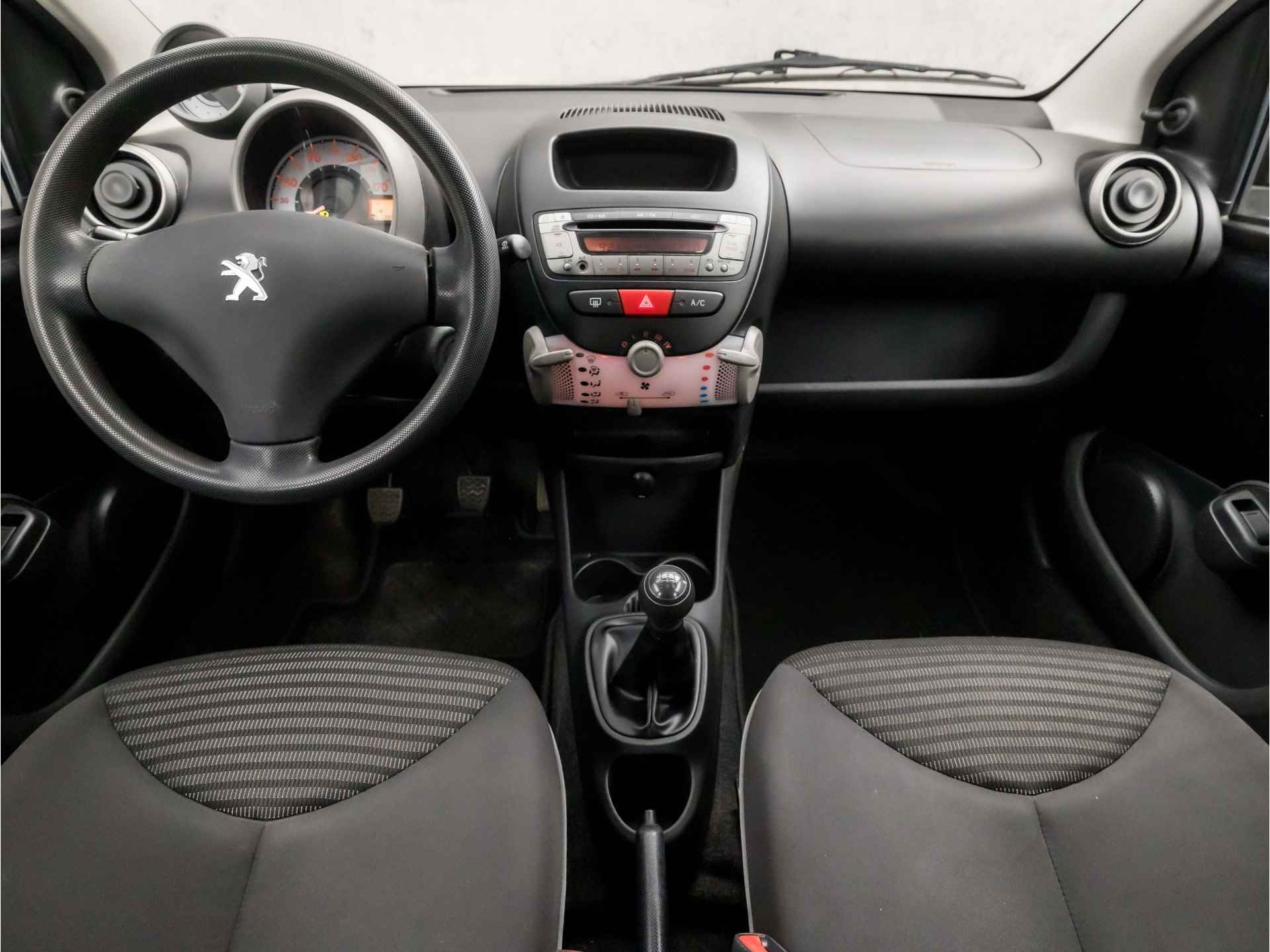 Peugeot 107 1.0 Sport (NIEUW MODEL, AIRCO, 5 DEURS, NAP, STRIPING, RADIO, ELEK PAKKET, DAKSPOILER, SPORTSTOELEN, NIEUWE APK, NIEUWSTAAT) - 6/29