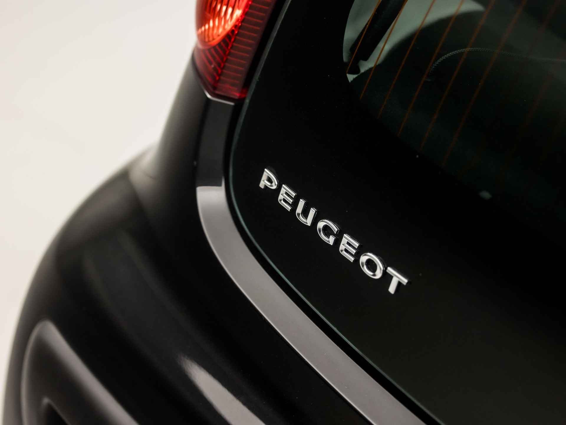 Peugeot 107 1.0 Sport (NIEUW MODEL, AIRCO, 5 DEURS, NAP, STRIPING, RADIO, ELEK PAKKET, DAKSPOILER, SPORTSTOELEN, NIEUWE APK, NIEUWSTAAT) - 20/29