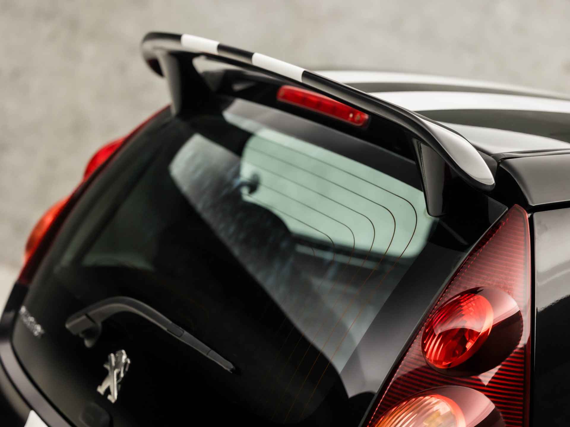 Peugeot 107 1.0 Sport (NIEUW MODEL, AIRCO, 5 DEURS, NAP, STRIPING, RADIO, ELEK PAKKET, DAKSPOILER, SPORTSTOELEN, NIEUWE APK, NIEUWSTAAT) - 22/29