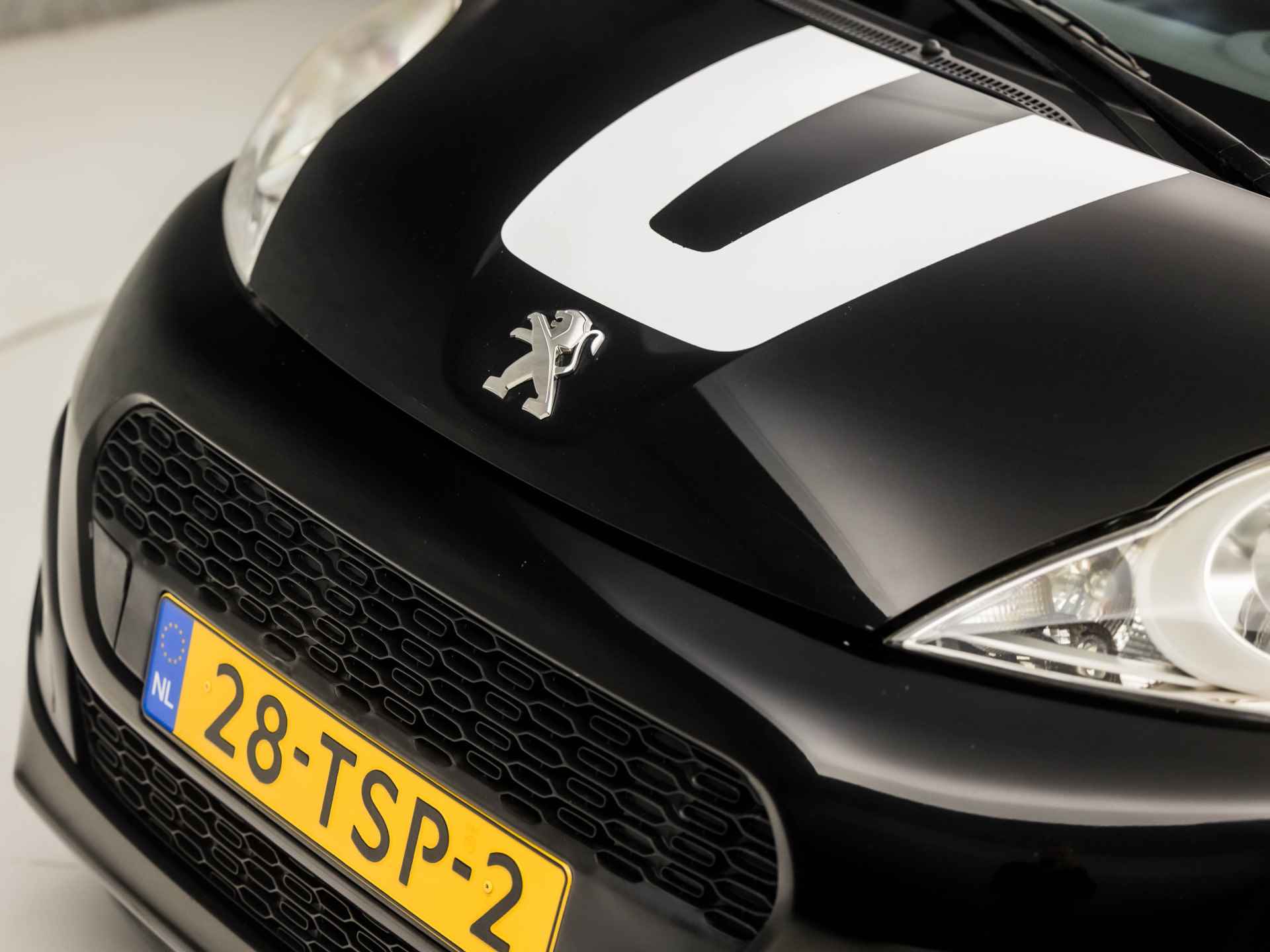 Peugeot 107 1.0 Sport (NIEUW MODEL, AIRCO, 5 DEURS, NAP, STRIPING, RADIO, ELEK PAKKET, DAKSPOILER, SPORTSTOELEN, NIEUWE APK, NIEUWSTAAT) - 25/29