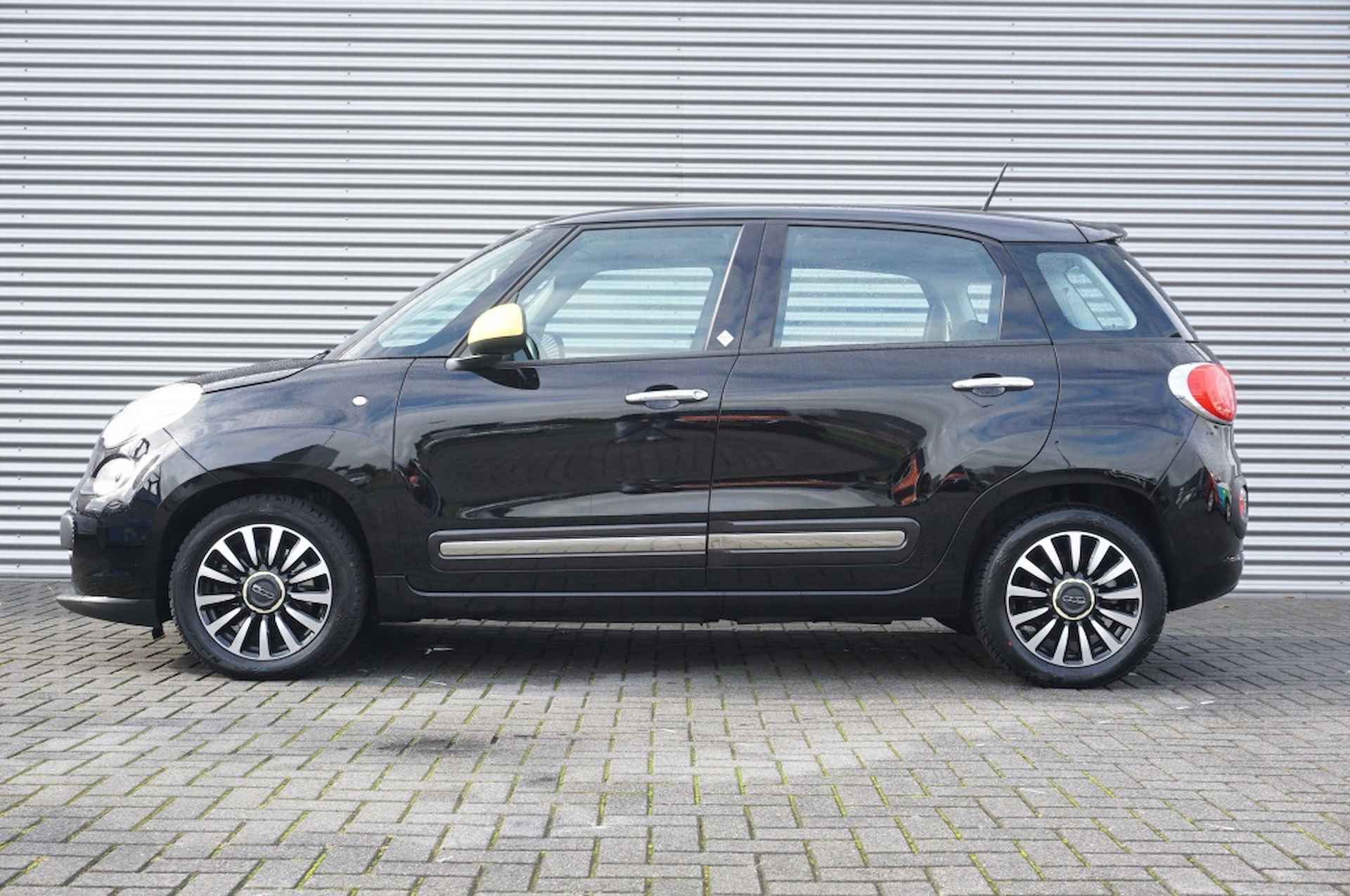 Fiat 500 L  120PK Urban Edition TREKHAAK NAVI | CAMERA | 4S BANDEN | 1e EIG! - 2/44