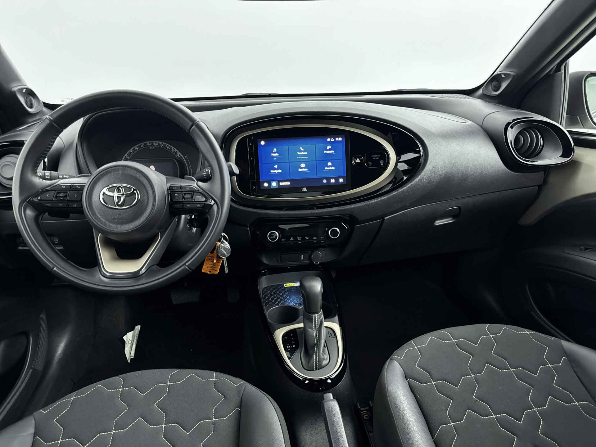 Toyota Aygo X 1.0 VVT-i S-CVT Envy | Navigatie | Climate Control LM velgen | JBL | Draadloze telefoonlader | - 6/40