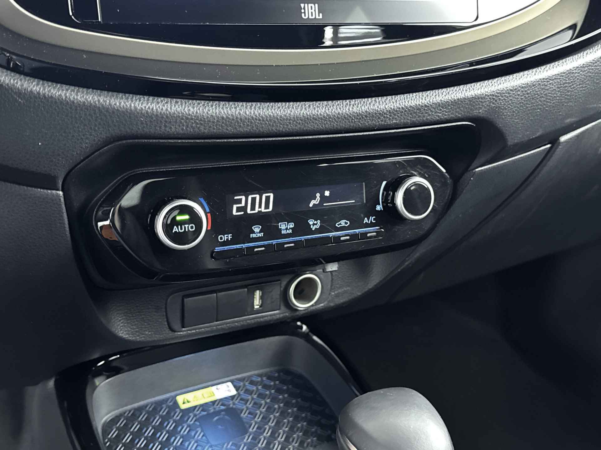 Toyota Aygo X 1.0 VVT-i S-CVT Envy | Navigatie | Climate Control LM velgen | JBL | Draadloze telefoonlader | - 10/40